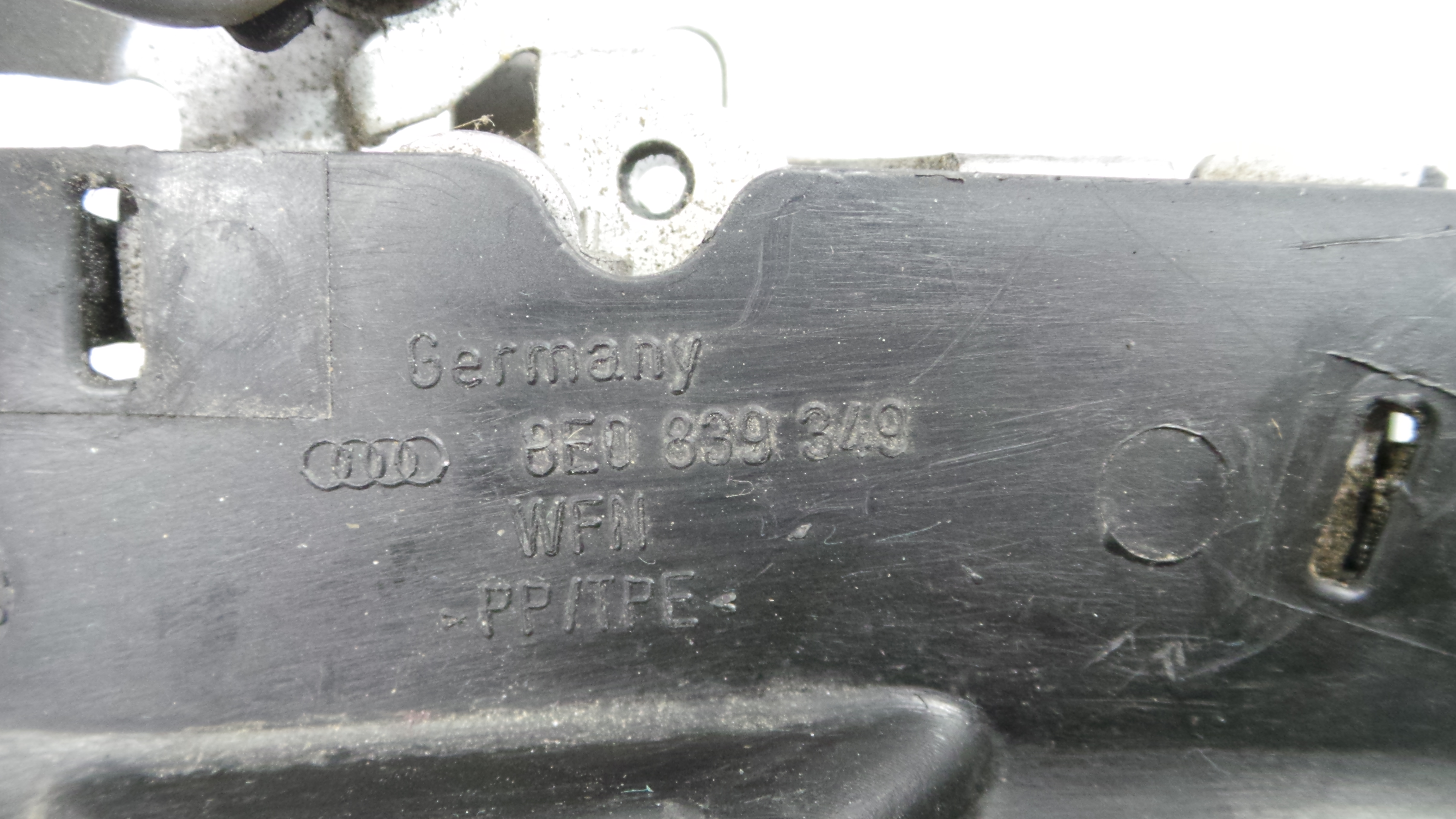 Fecho da Porta Trás Esq 8E0839349 - AUDI A4 B6 (8E2)-36240602