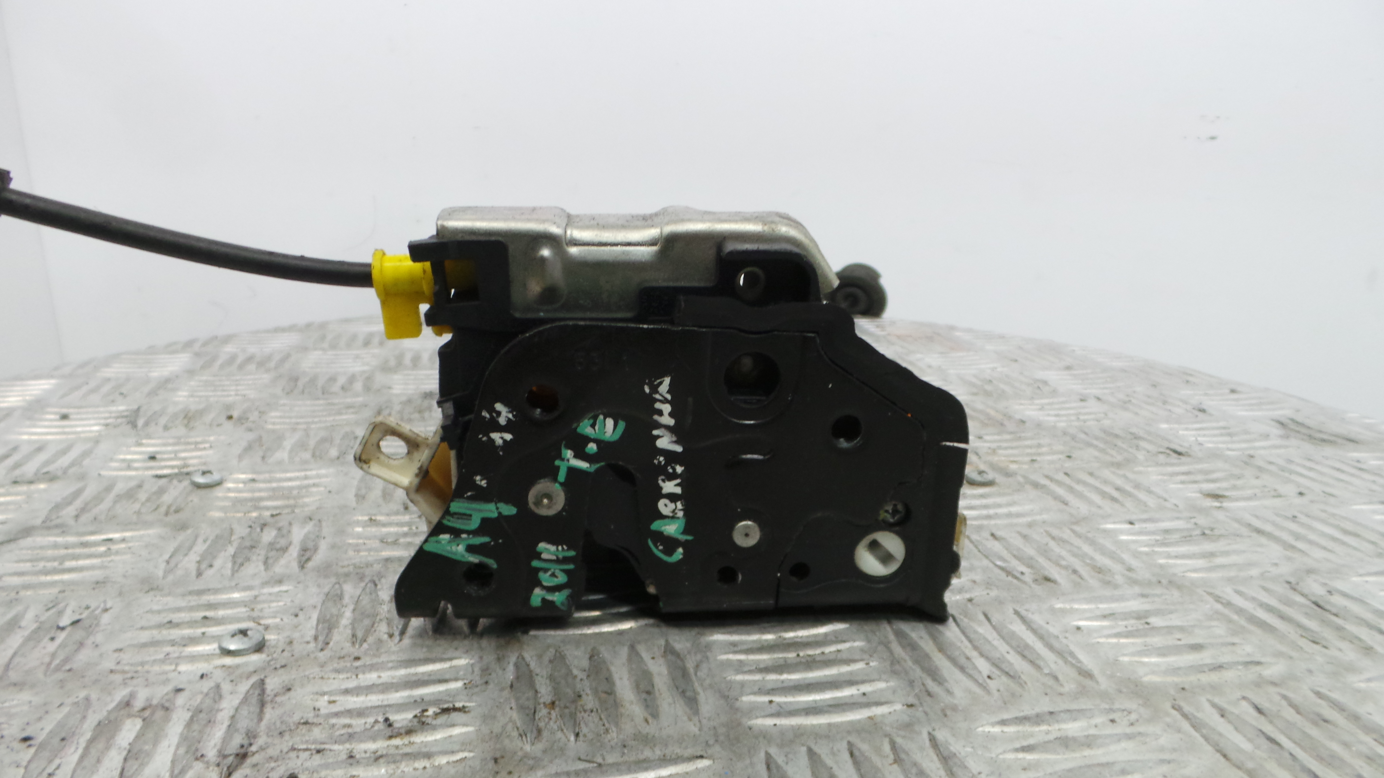 Fecho da Porta Trás Esq 8K0839015C - AUDI A4 B8 Avant (8K5)-36240606 Fecho da Porta Trás Esq 8K0839015C - AUDI A4 B8 Avant (8K5)-36240606