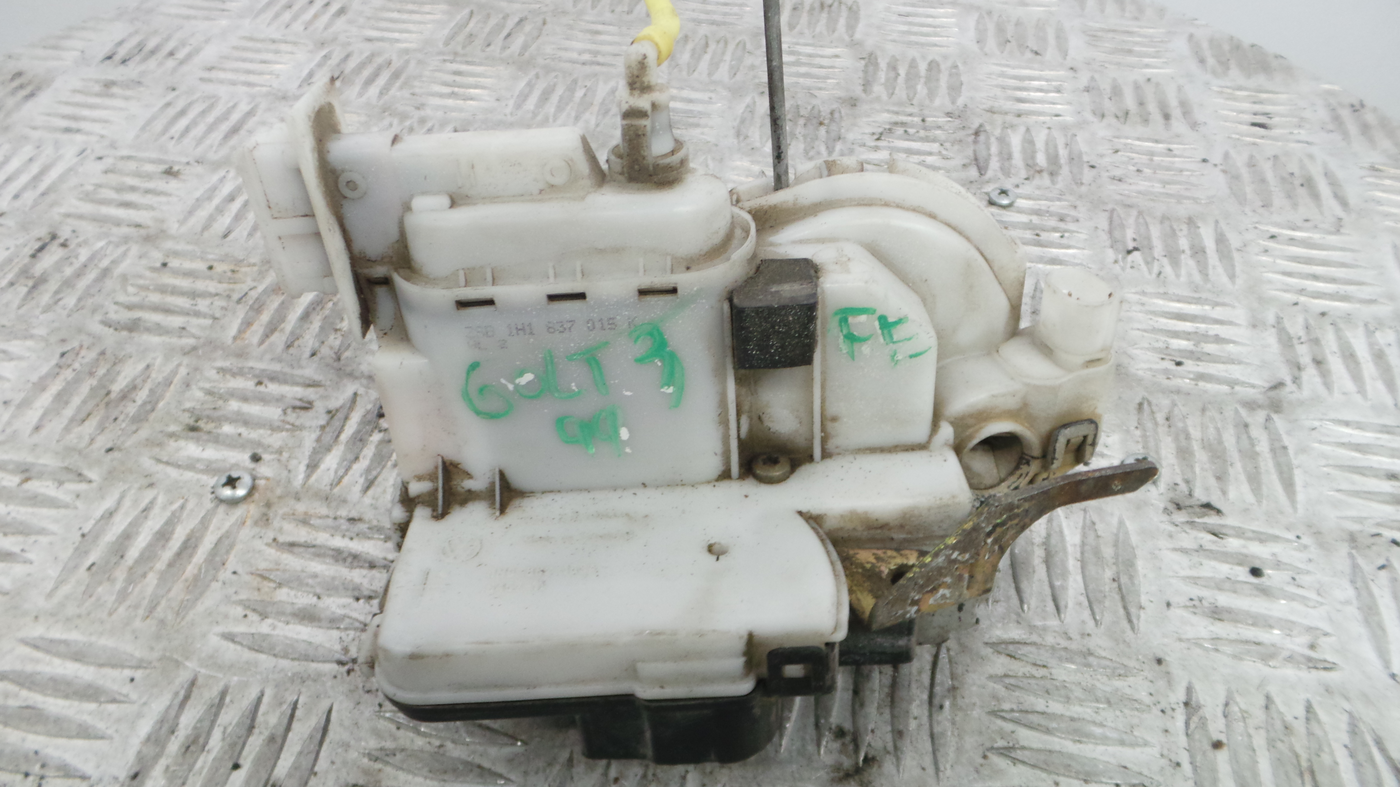 Fecho da Porta Frente Esq 1H0862153A - VW GOLF III (1H1), GOLF Mk III (1H1)-36240761