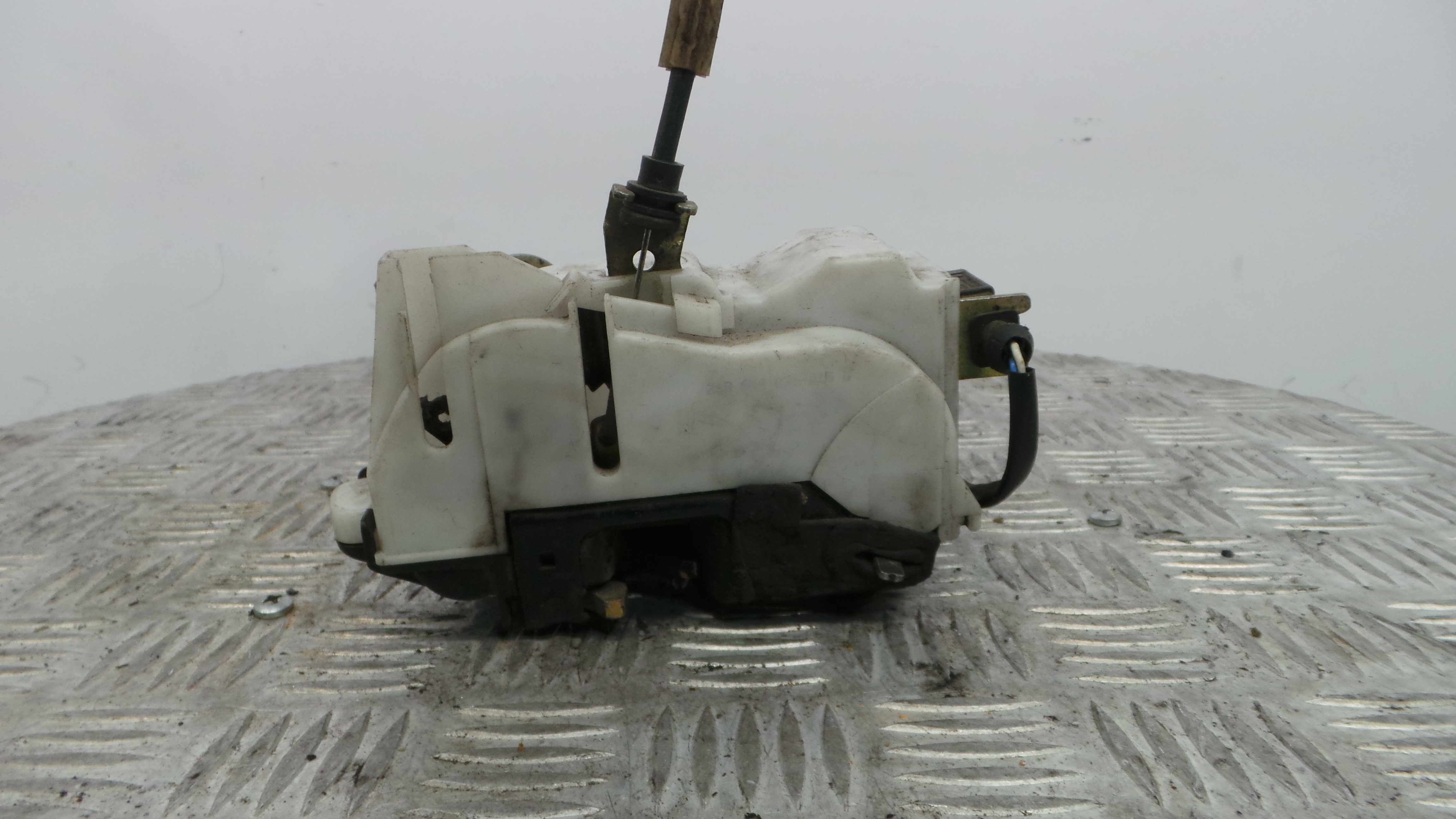 Fecho da Porta Trás Esq 6K4836015G - SEAT IBIZA II (6K1), IBIZA Mk II (6K1)-36240766