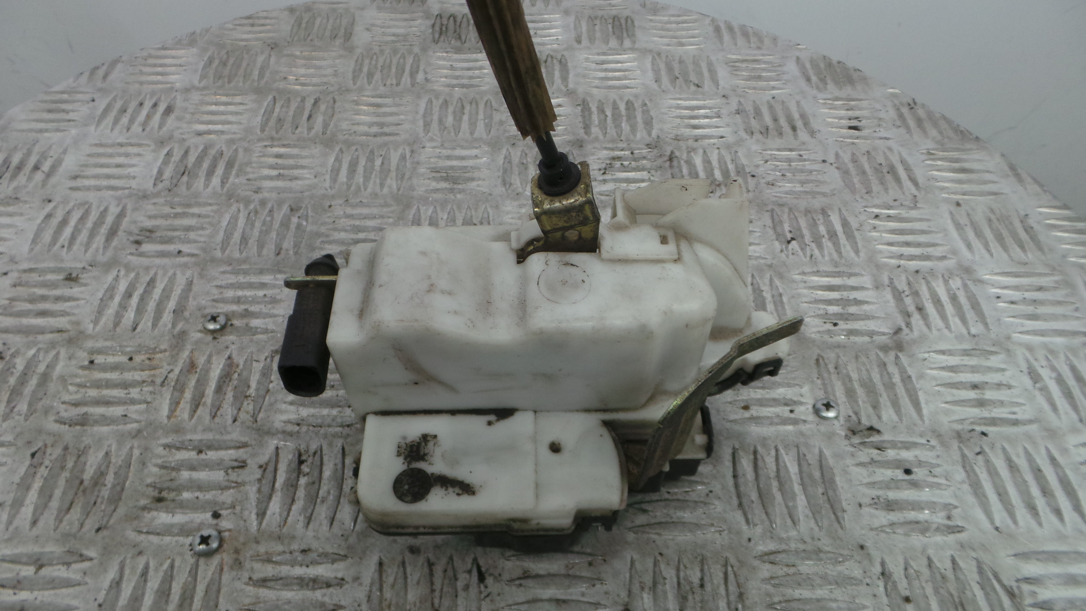 Fecho da Porta Trás Esq 6K4836015G - SEAT IBIZA II (6K1), IBIZA Mk II (6K1)-36240766