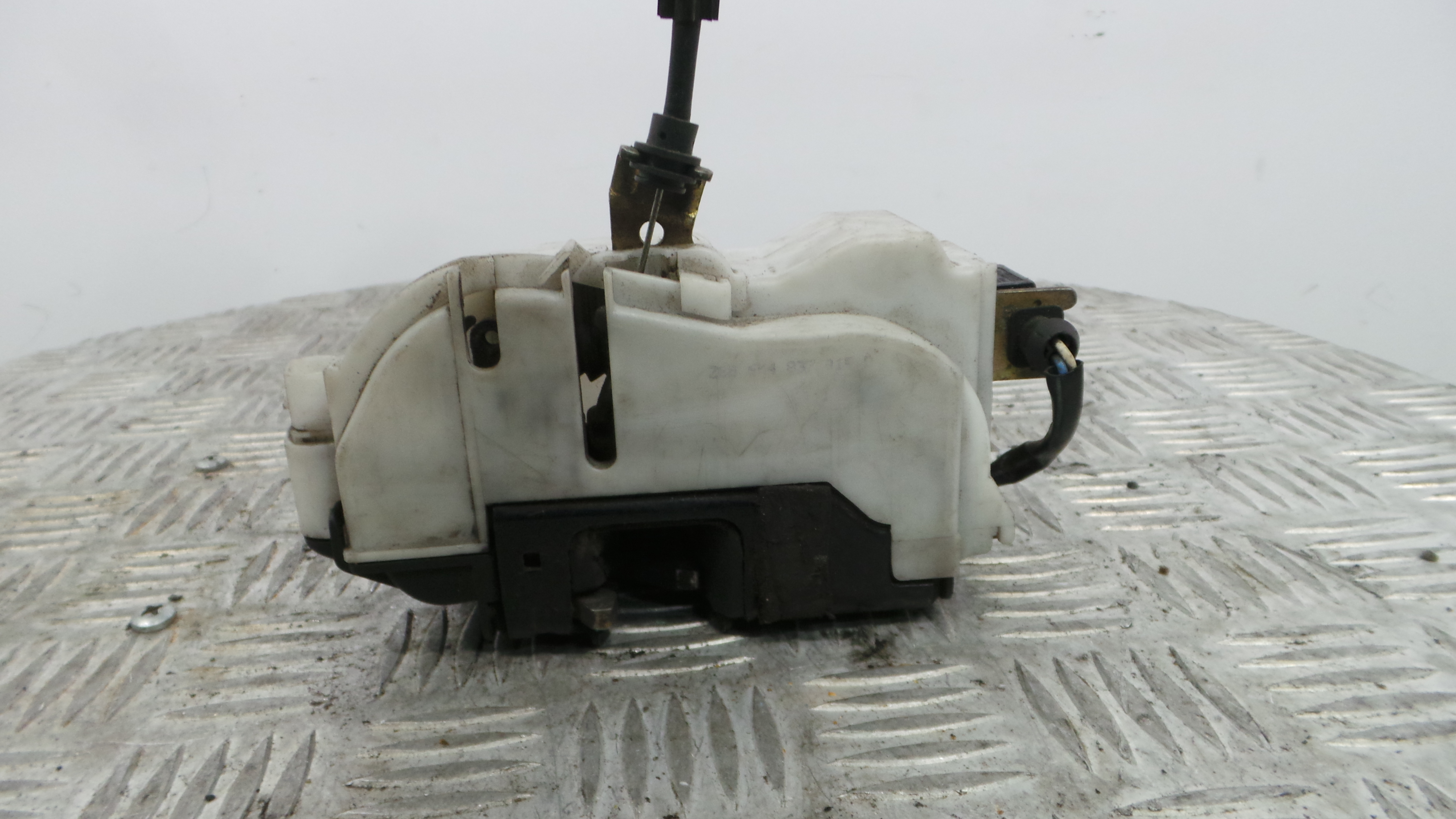 Fecho da Porta Frente Esq 6K4837016D - SEAT IBIZA II (6K1), IBIZA Mk II (6K1)-36240773