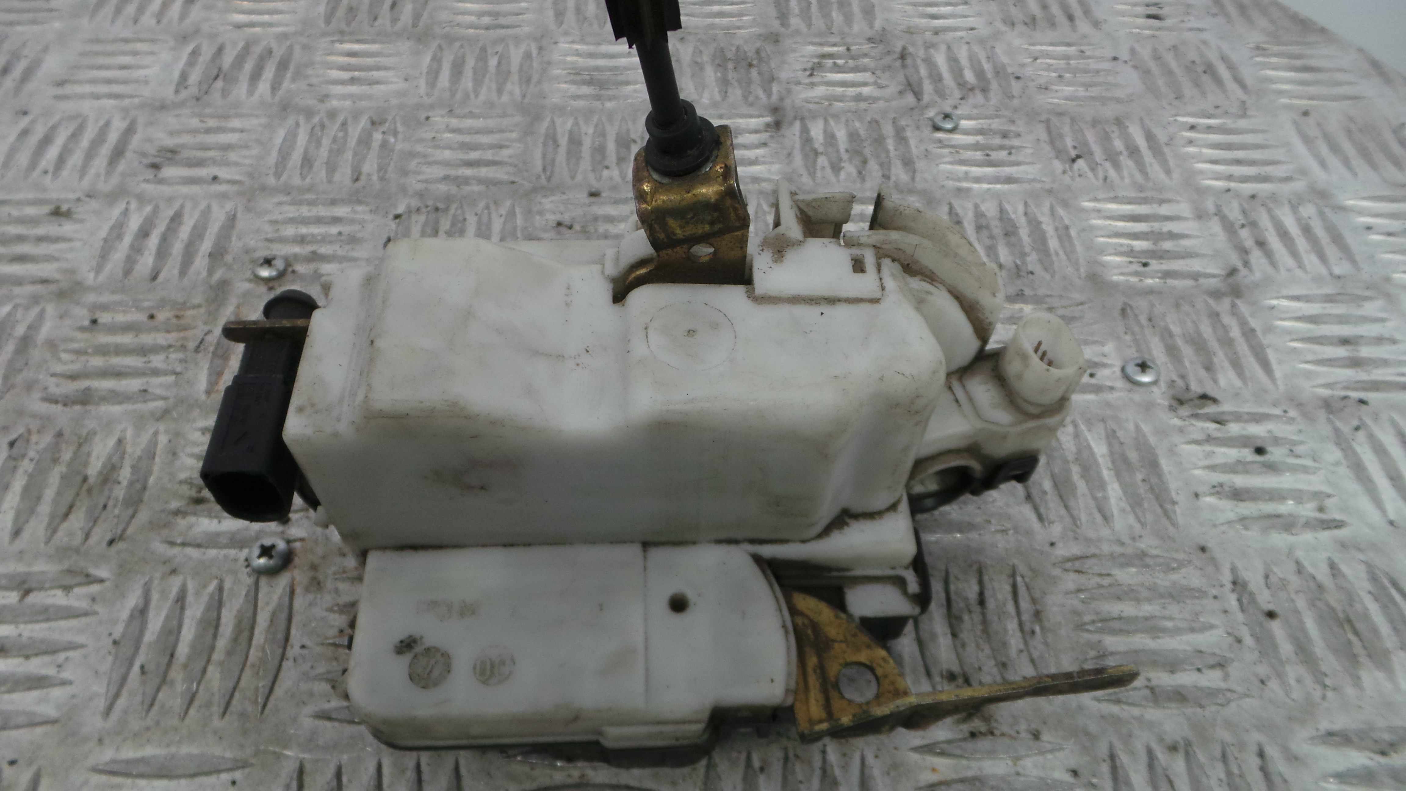 Fecho da Porta Frente Esq 6K4837016D - SEAT IBIZA II (6K1), IBIZA Mk II (6K1)-36240773