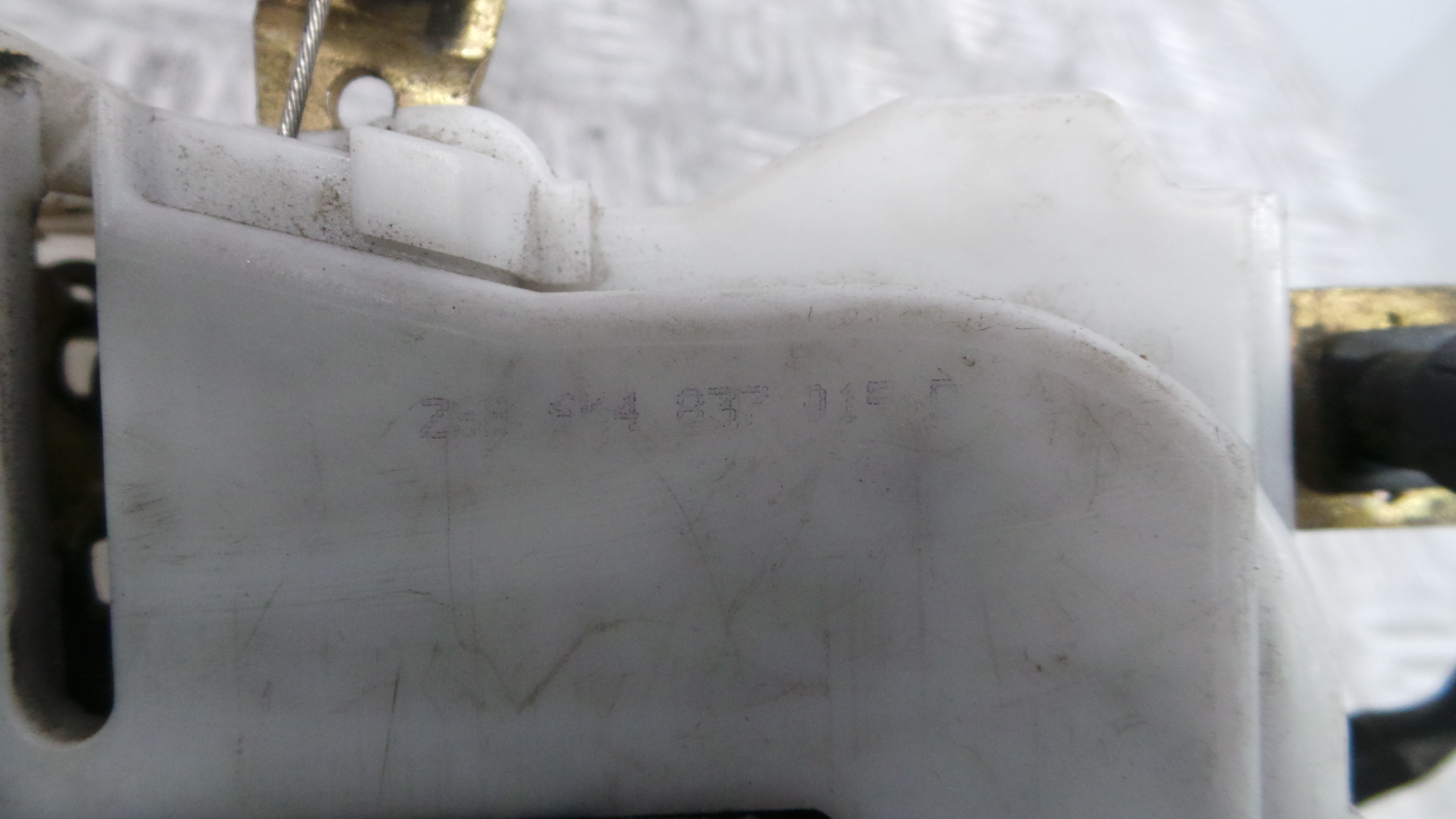 Fecho da Porta Frente Esq 6K4837016D - SEAT IBIZA II (6K1), IBIZA Mk II (6K1)-36240773