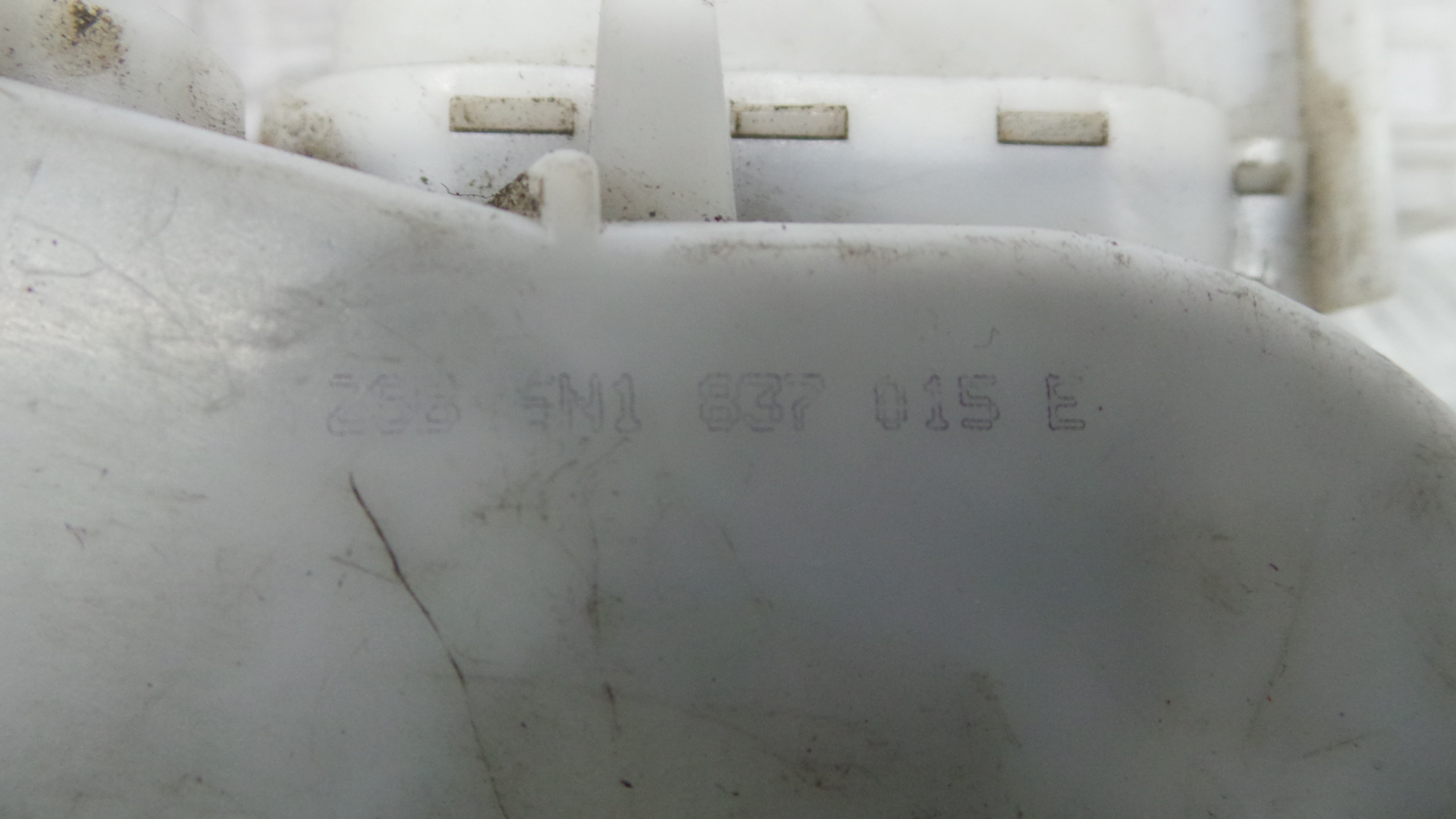 Fecho da Porta Esq 1HM862153 - VW POLO III (6N1)-36240777