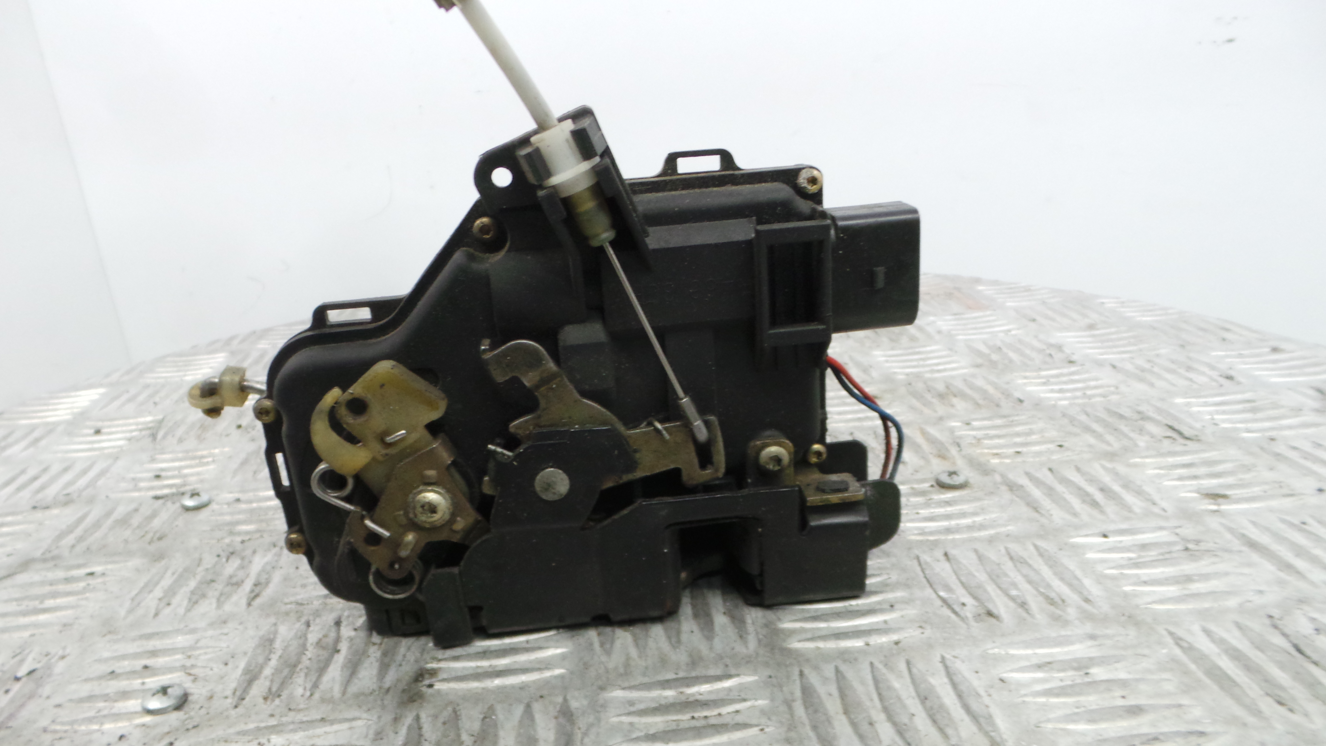 Fecho da Porta Frente Esq 4B1837015B - AUDI A6 C5 (4B2)-36240786