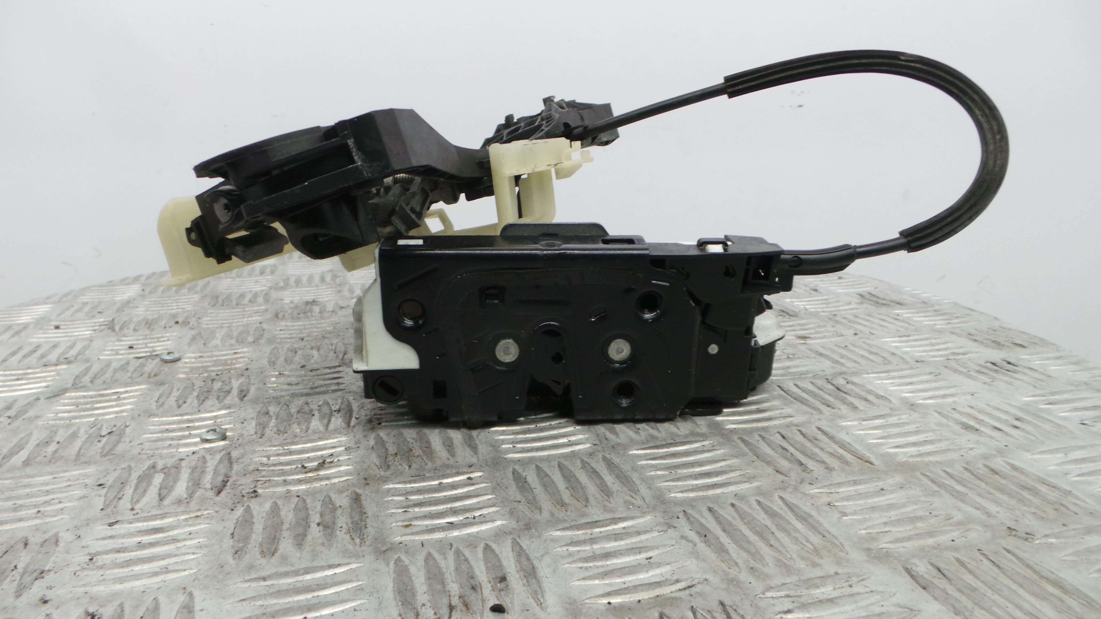 Fecho da Porta Trás Esq 5N0839016A - VW PASSAT CC B6 (357)-36240802