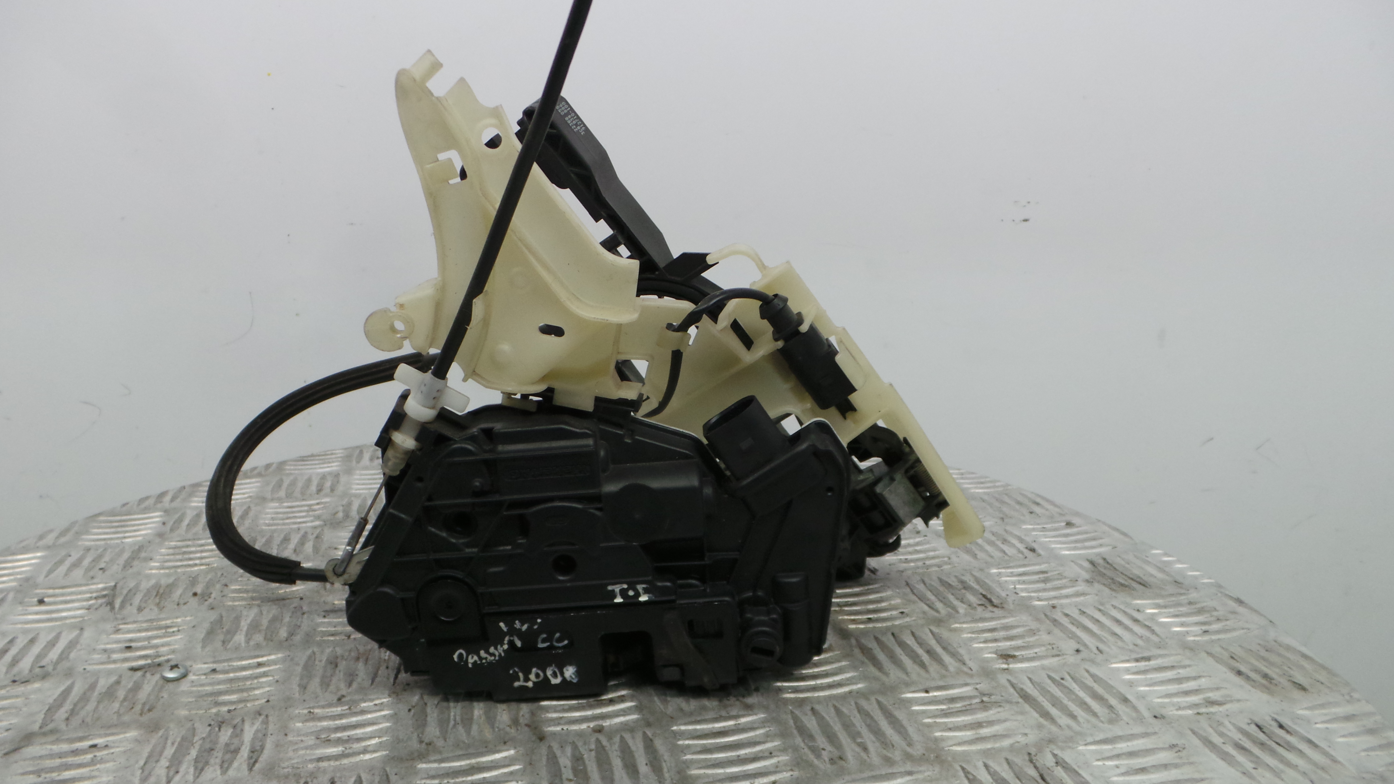 Fecho da Porta Trás Esq 5N0839016A - VW PASSAT CC B6 (357)-36240802