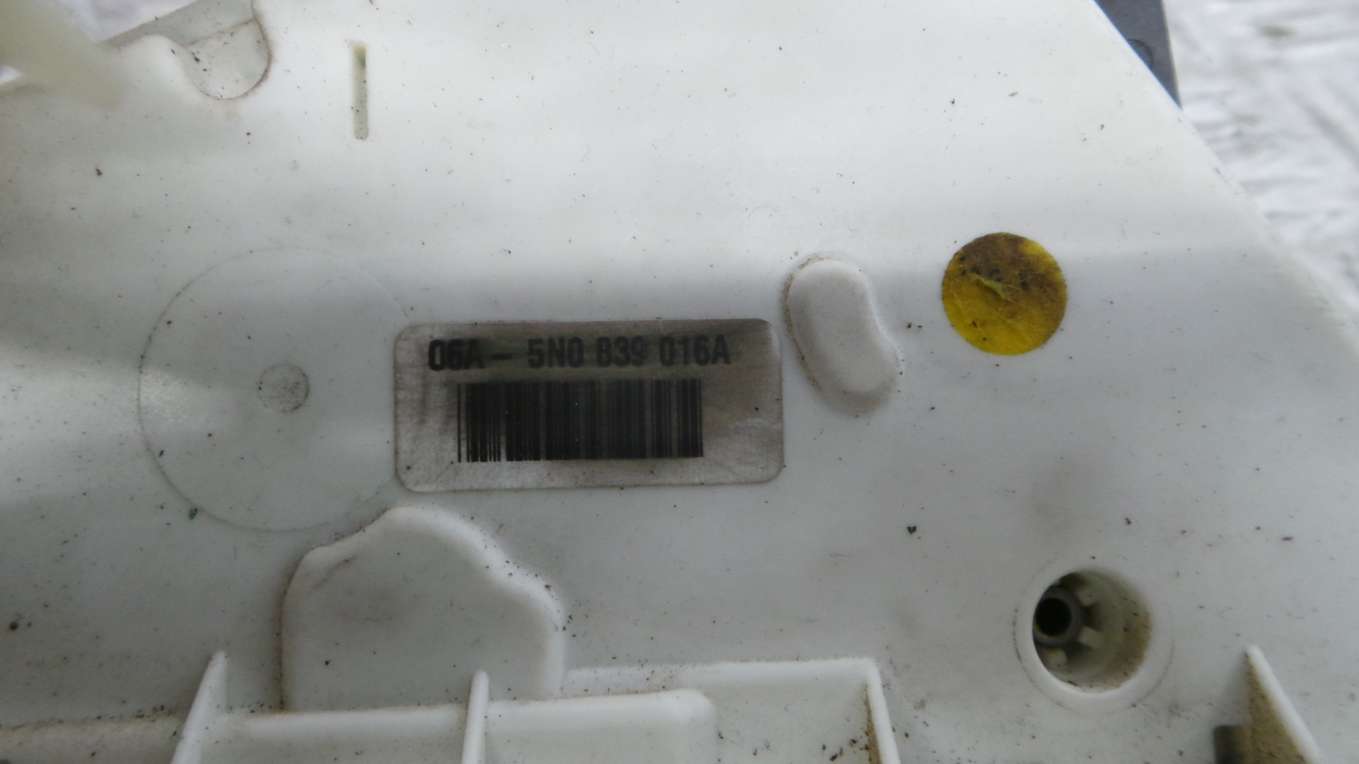 Fecho da Porta Trás Esq 5N0839016A - VW PASSAT CC B6 (357)-36240802