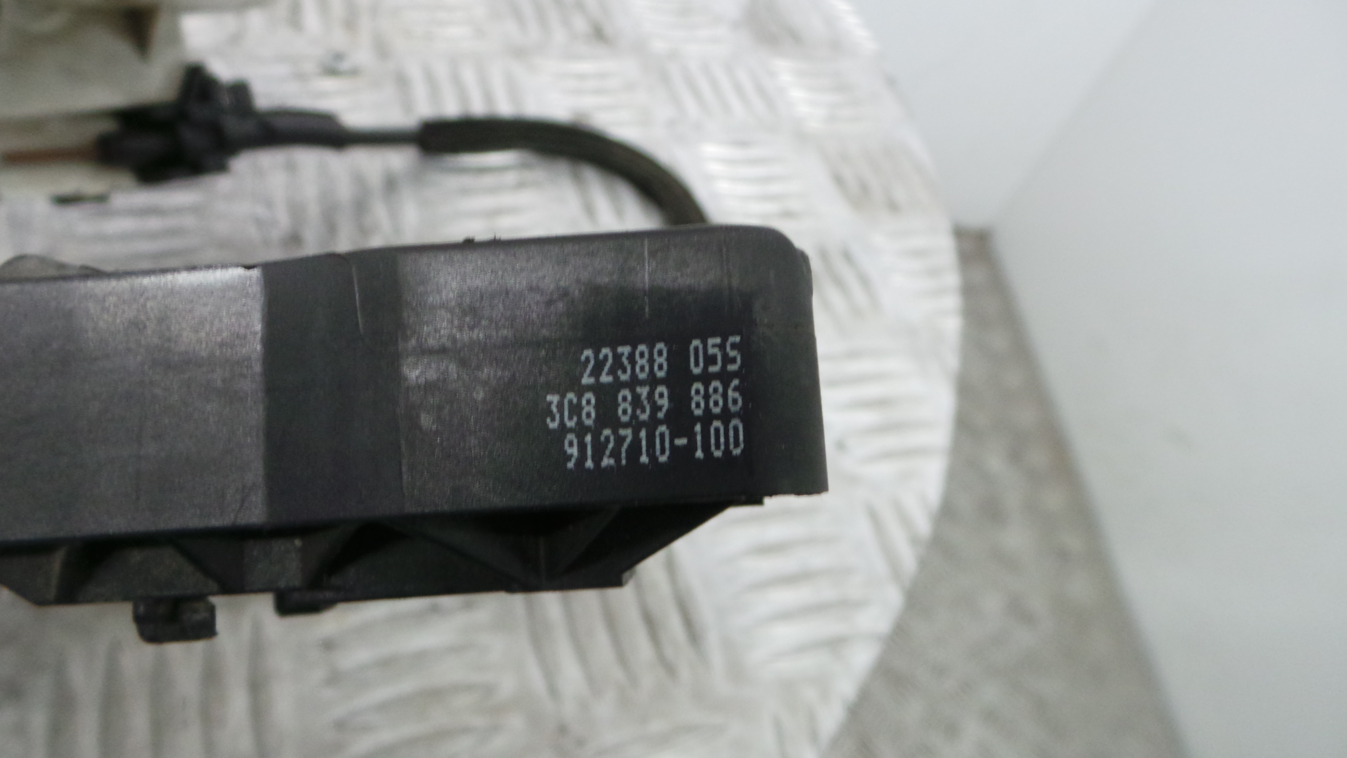 Fecho da Porta Trás Esq 5N0839016A - VW PASSAT CC B6 (357)-36240802