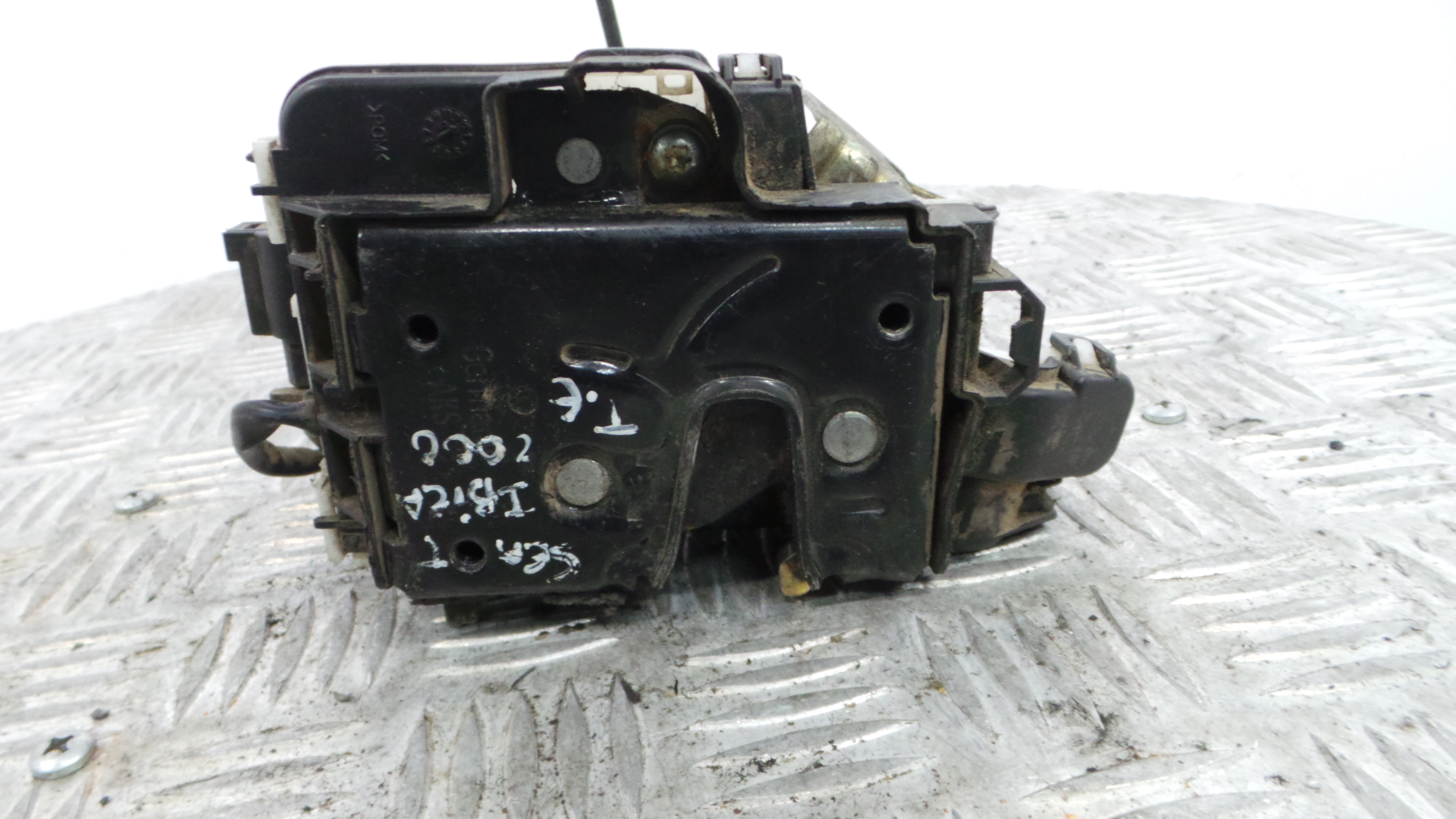 Fecho da Porta Trás Esq 6K4839015G - SEAT IBIZA II (6K1), IBIZA Mk II (6K1)-36242175