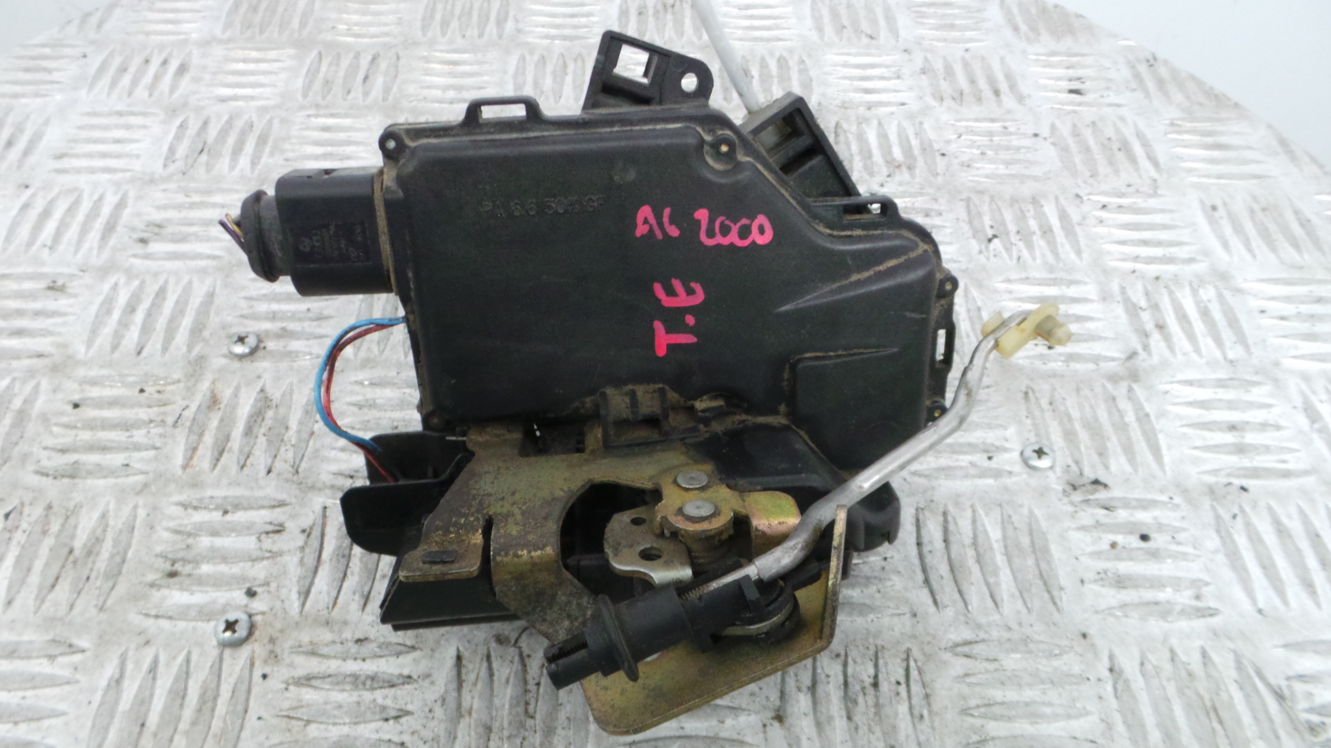 Fecho da Porta Trás Esq  - AUDI A6 C5 (4B2)-36242183