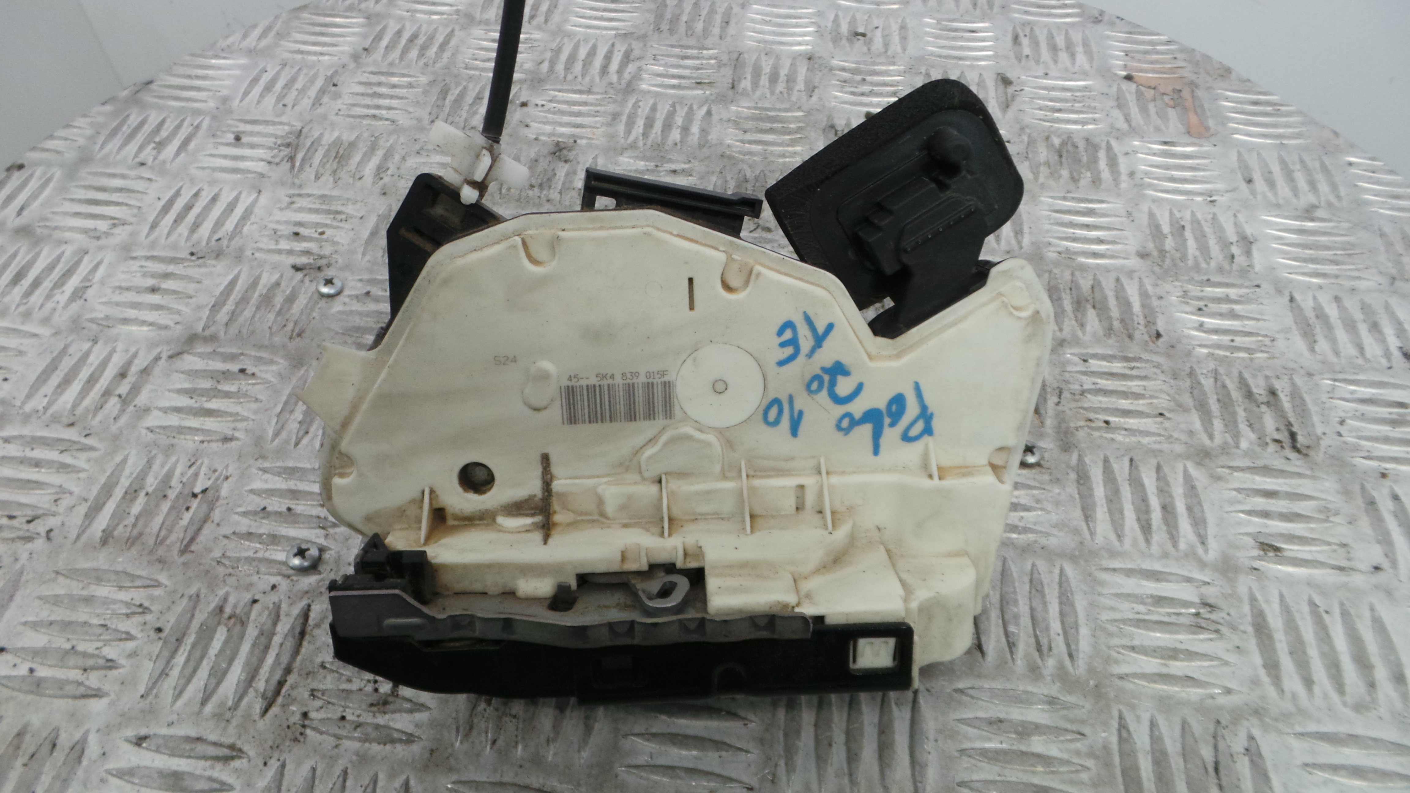 Fecho da Porta Trás Esq 5K4839015F - VW POLO V (6R1, 6C1)-36242190