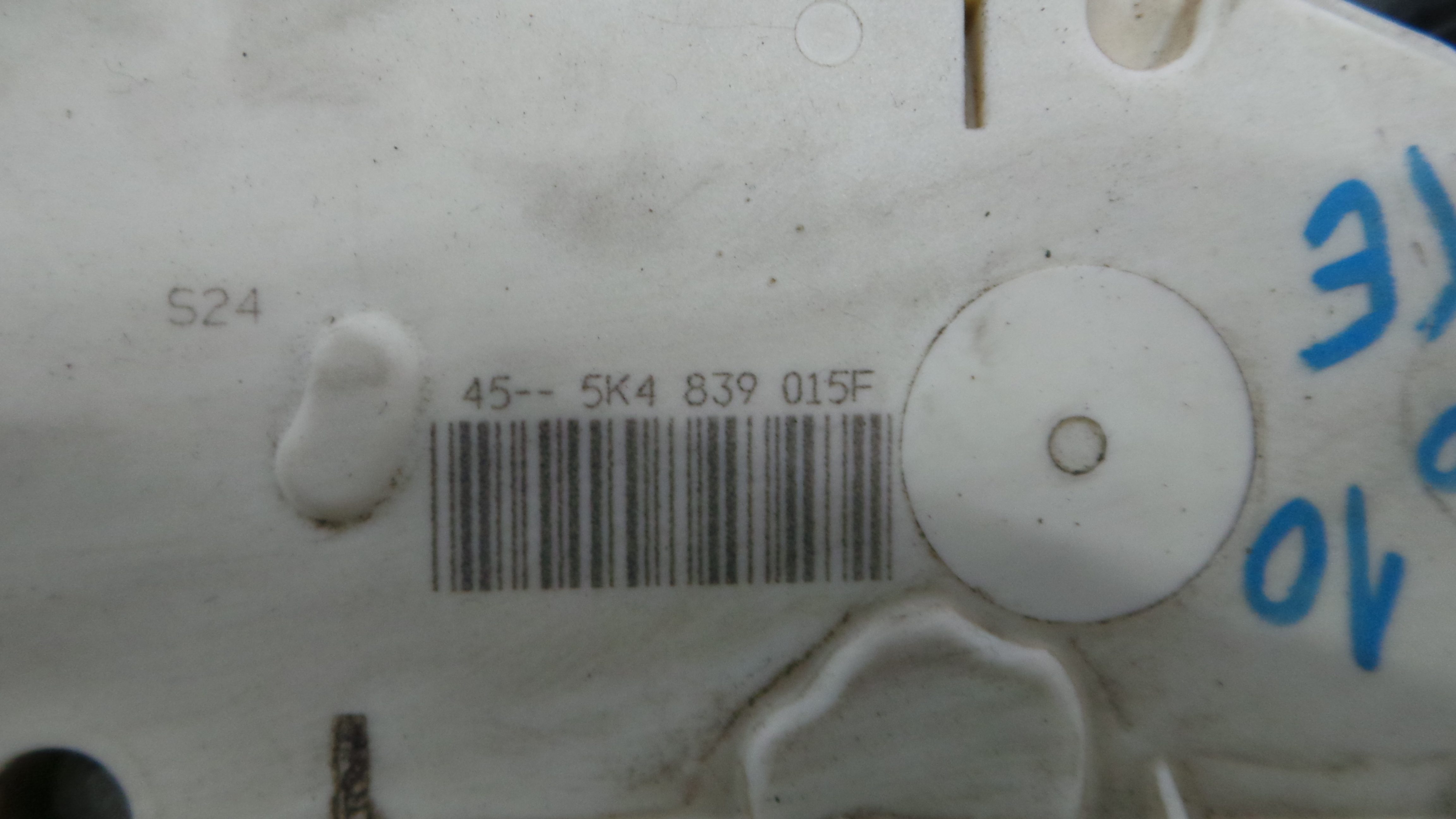 Fecho da Porta Trás Esq 5K4839015F - VW POLO V (6R1, 6C1)-36242190