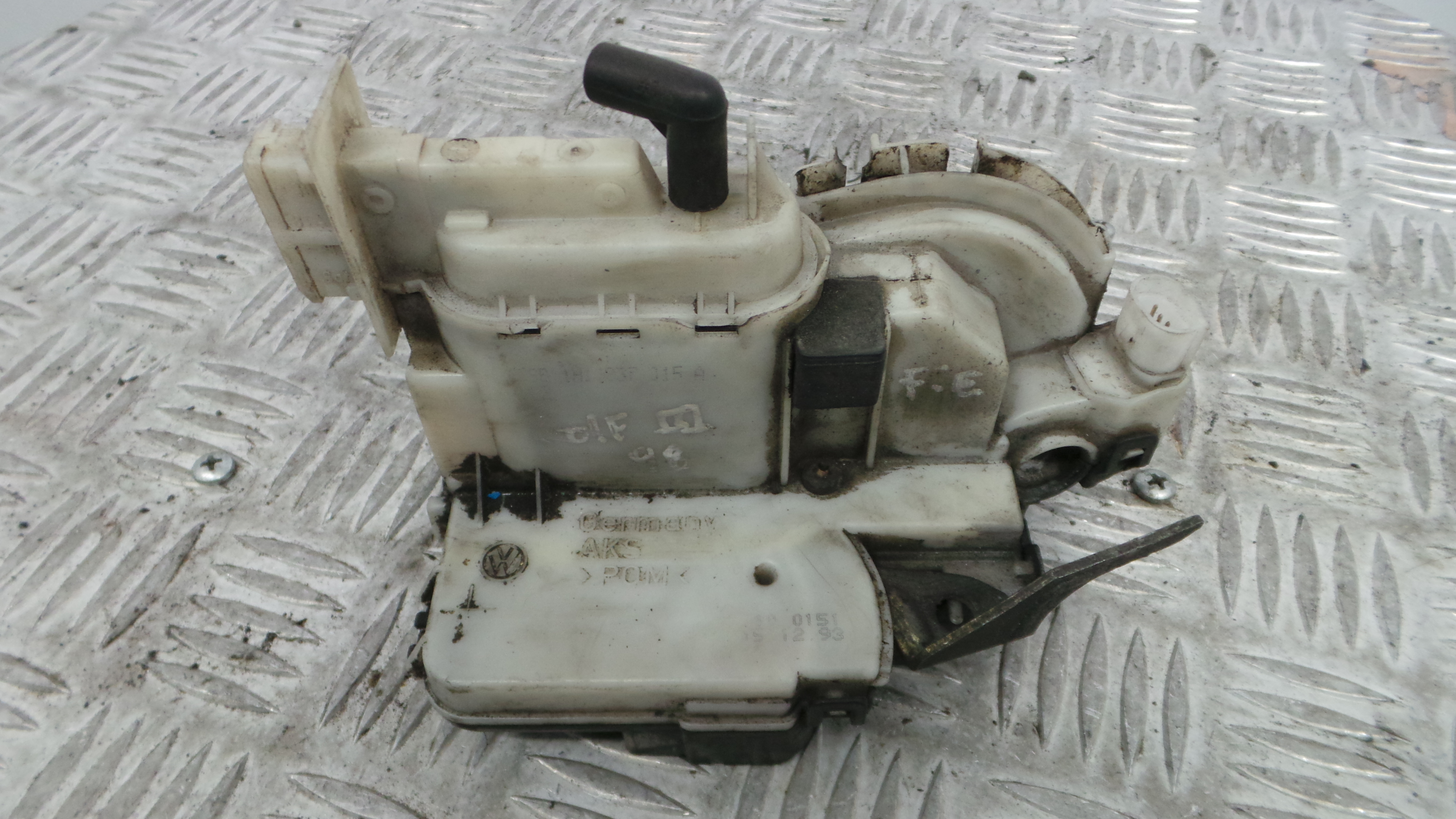 Fecho da Porta Frente Esq 1H1837015A - VW GOLF III (1H1), GOLF Mk III (1H1)-36242227