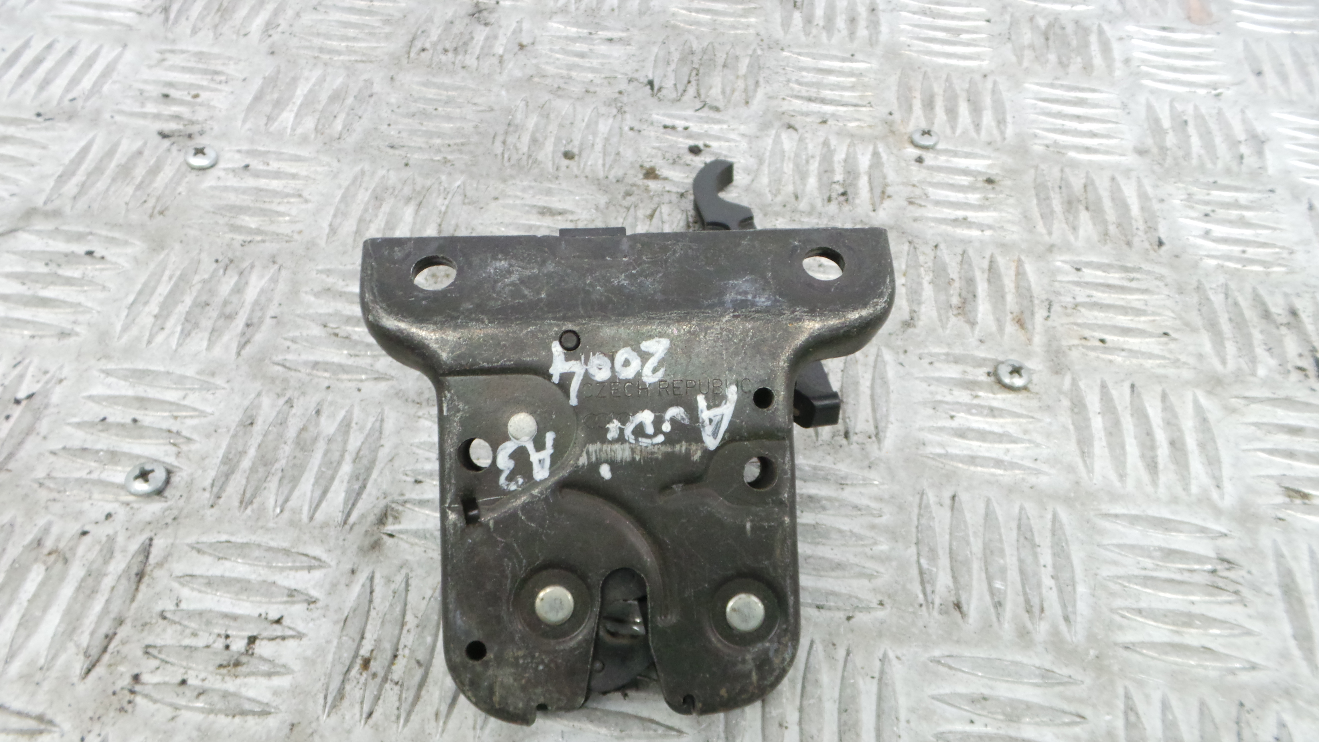 Fecho Mala  8P4827505D - AUDI A3 (8P1)-36242247