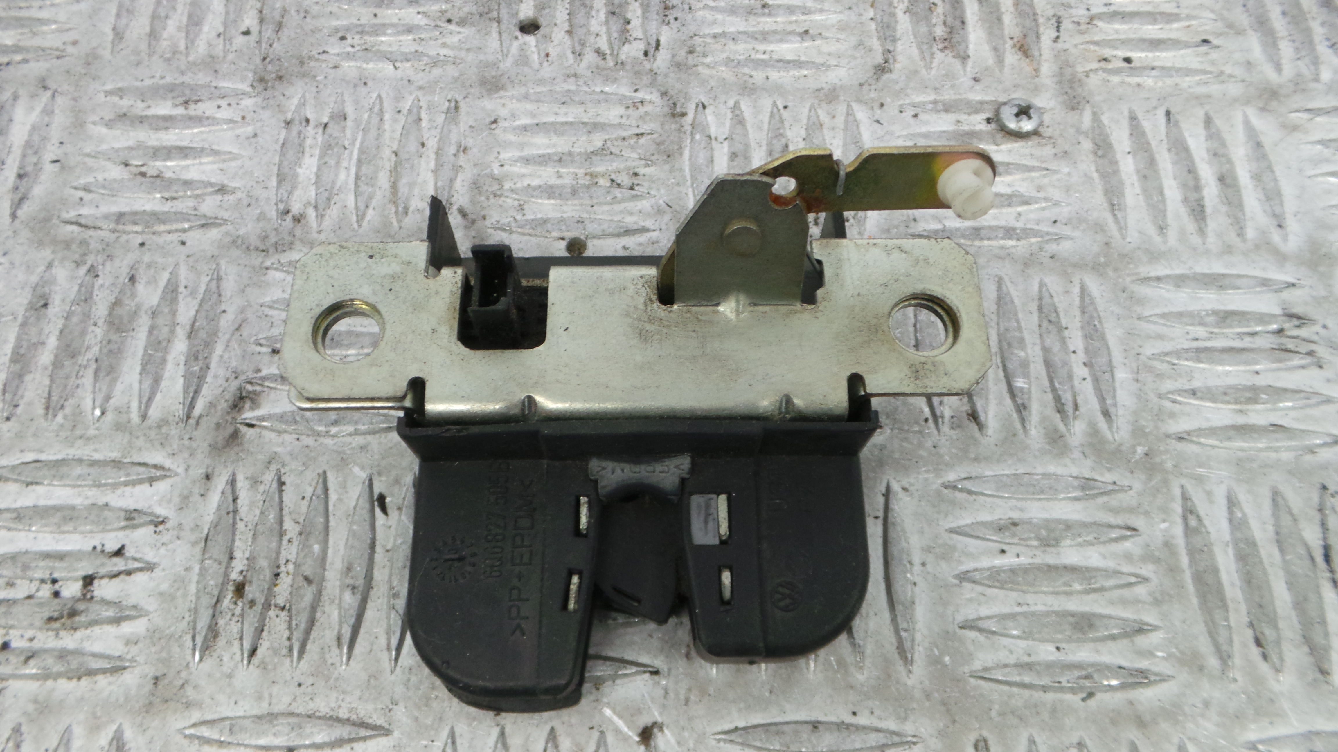 Fecho Mala 6Q6827505E - VW POLO (9N_, 9A_)-36242249