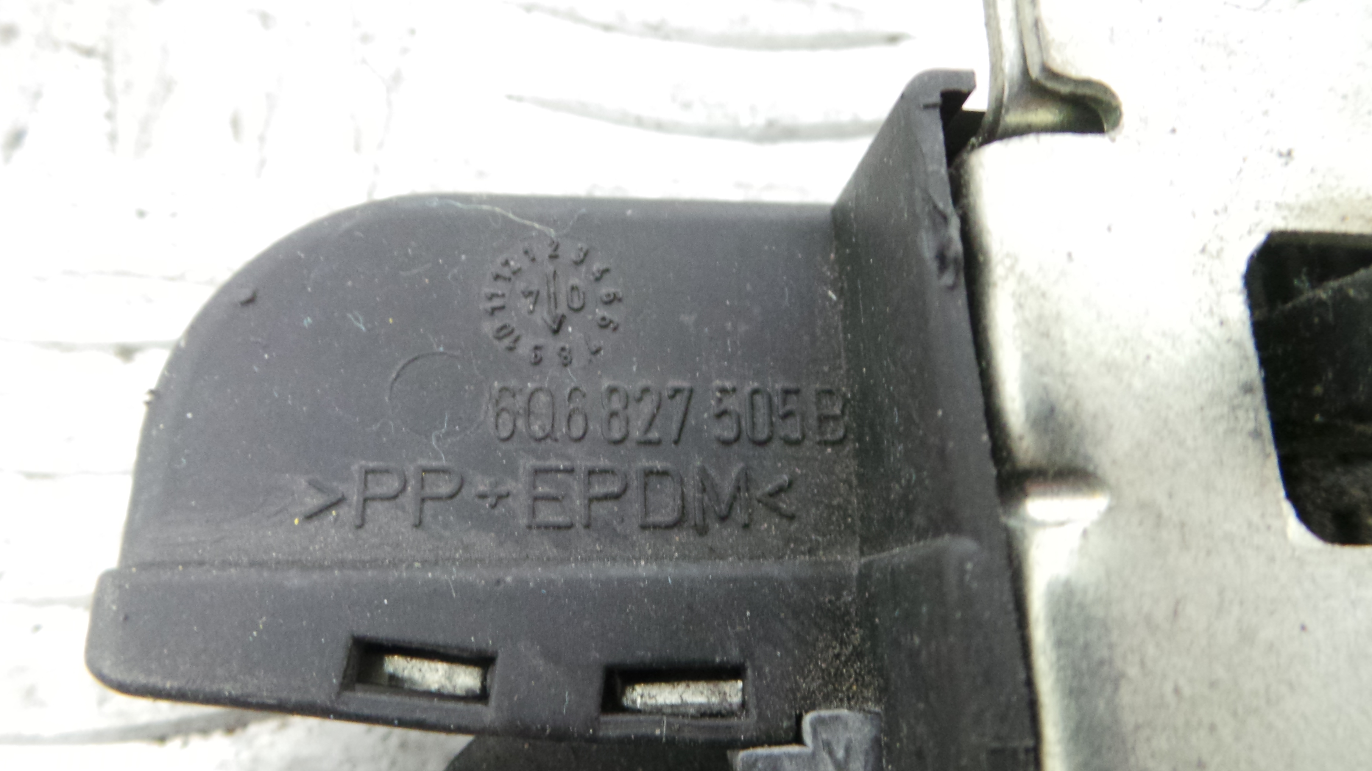 Fecho Mala 6Q6827505E - VW POLO (9N_, 9A_)-36242249