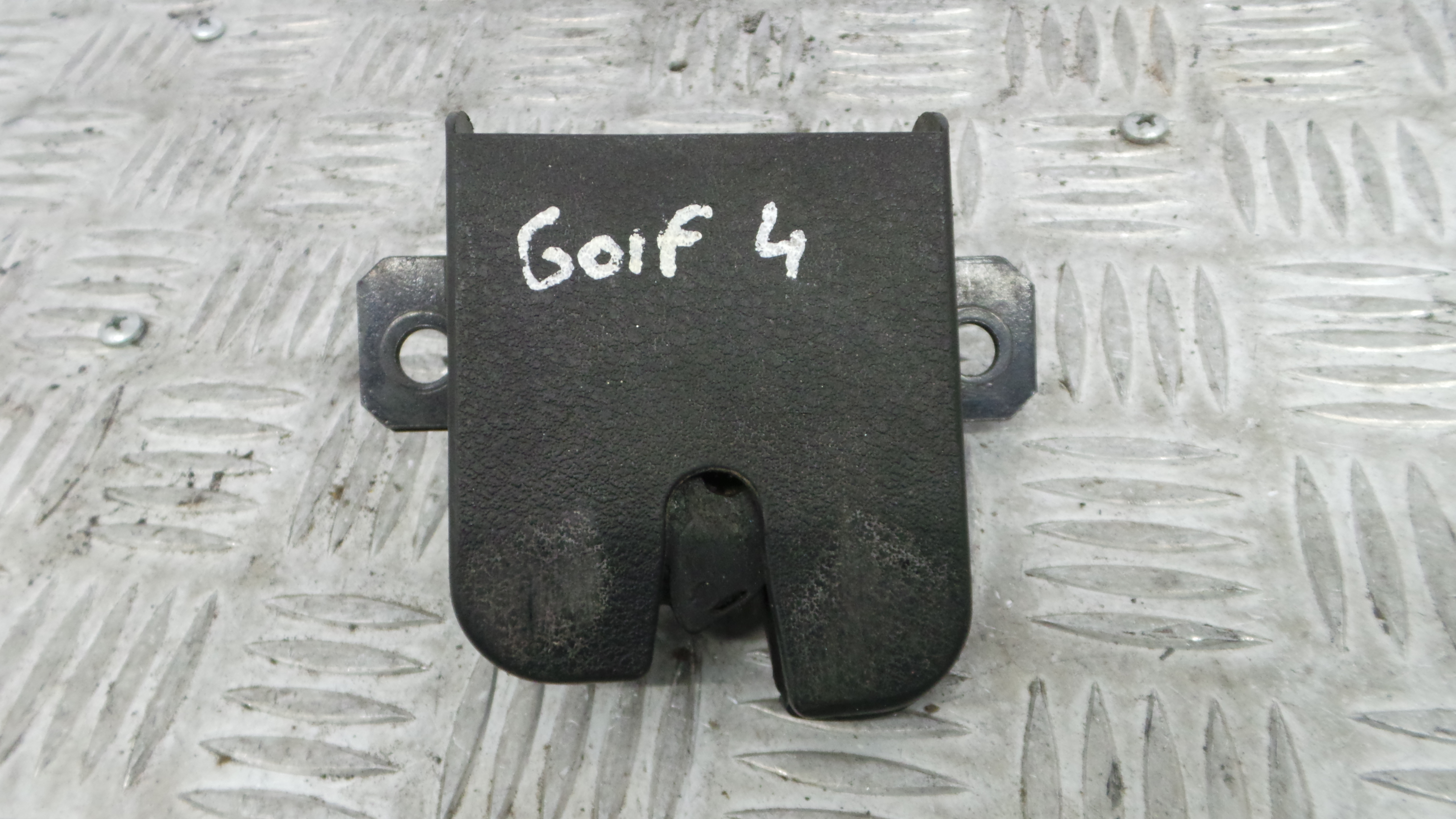 Fecho Mala  1J6827505B - VW GOLF IV (1J1), GOLF Mk IV (1J1)-36243088