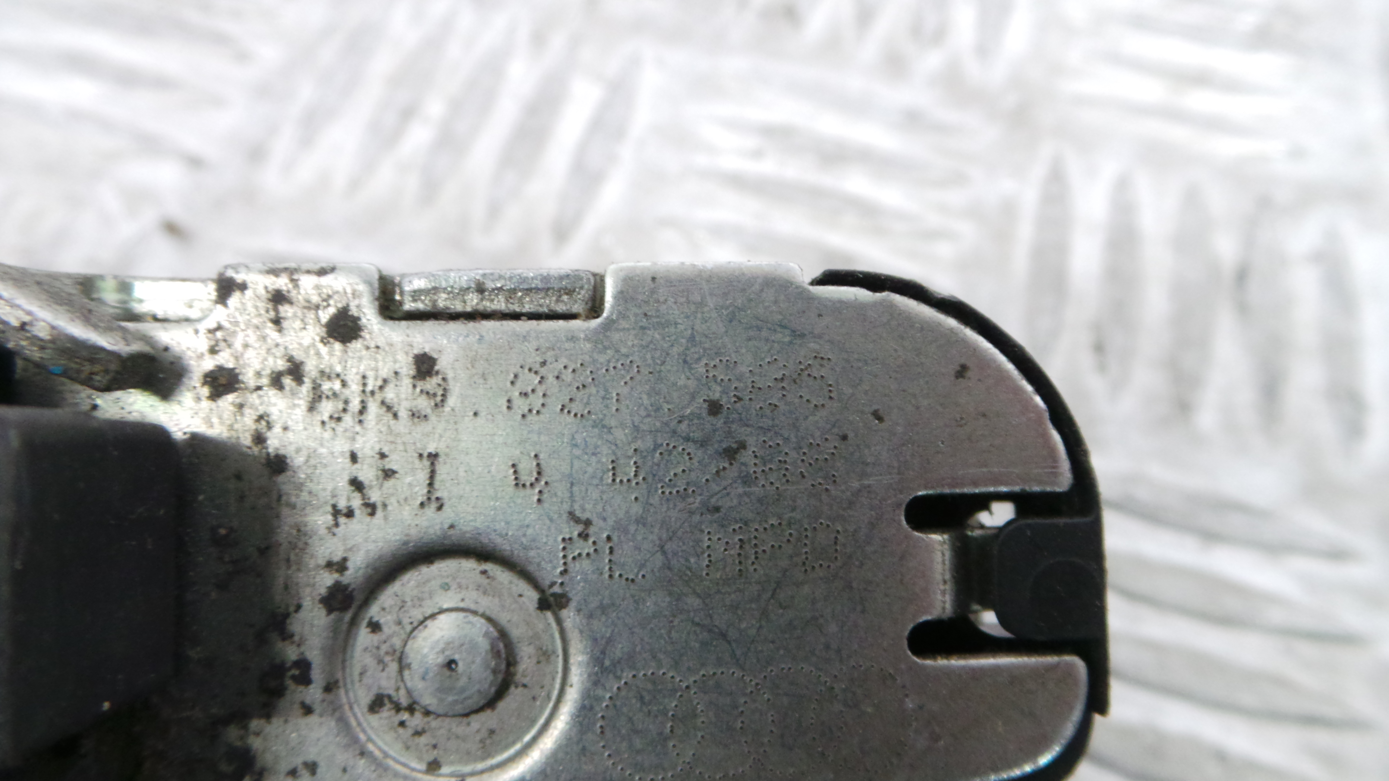 Fecho Mala 8K9827506 - AUDI A3 (8P1)-36243783