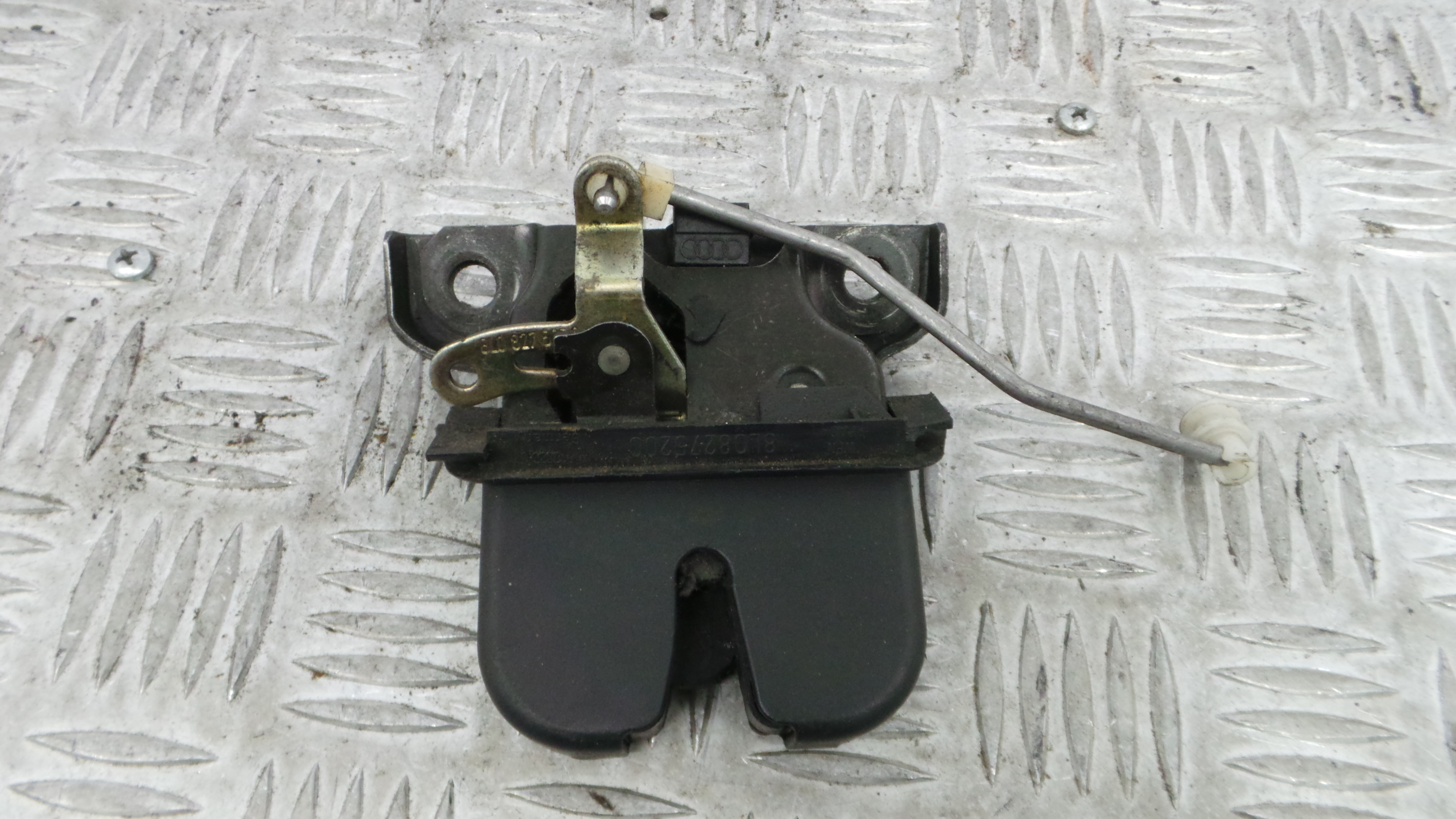 Fecho Mala  8L0827520C - AUDI A3 (8L1)-36245325