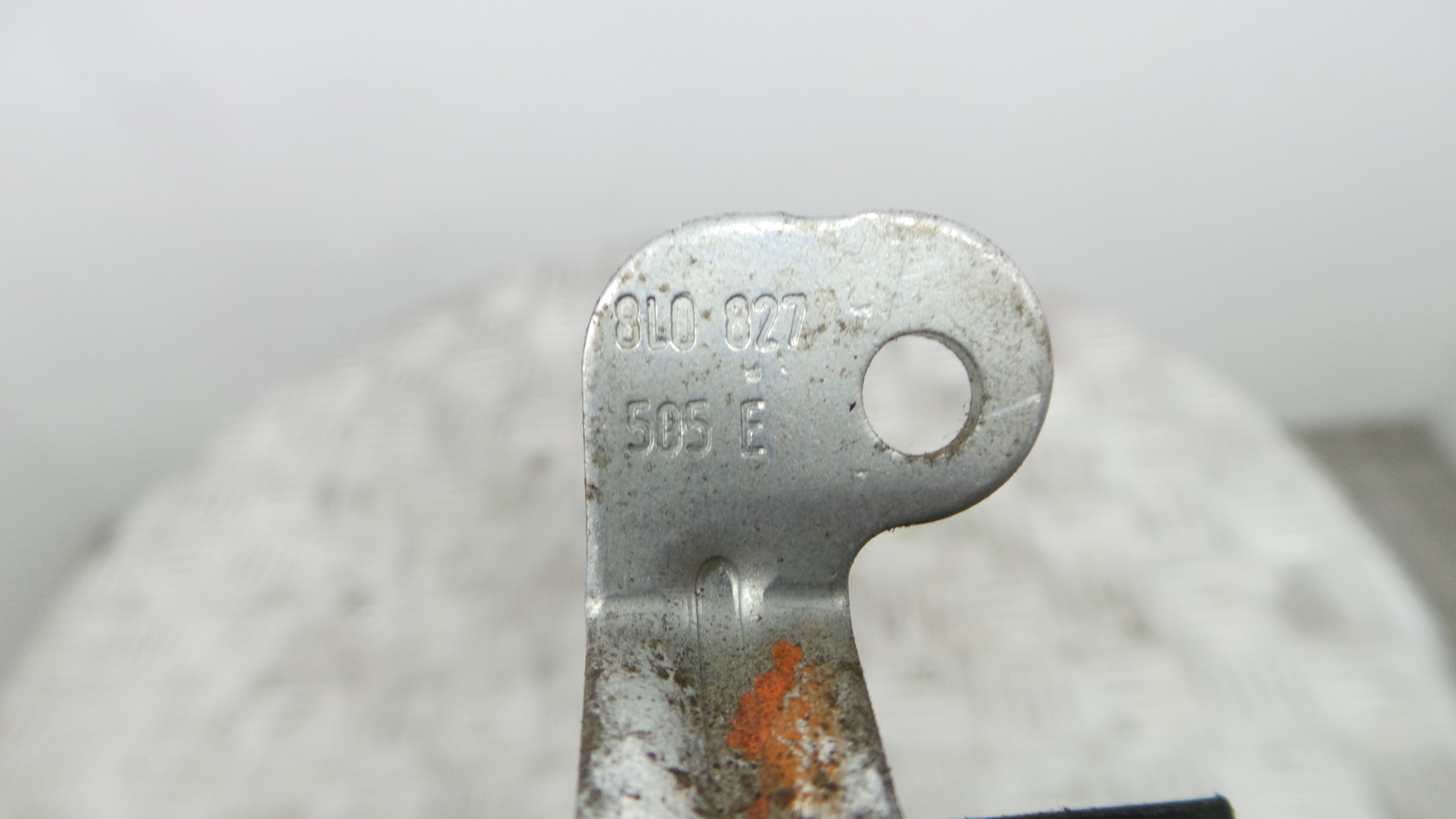 Fecho Mala 8L0827505E - AUDI A3 (8L1)-36245785