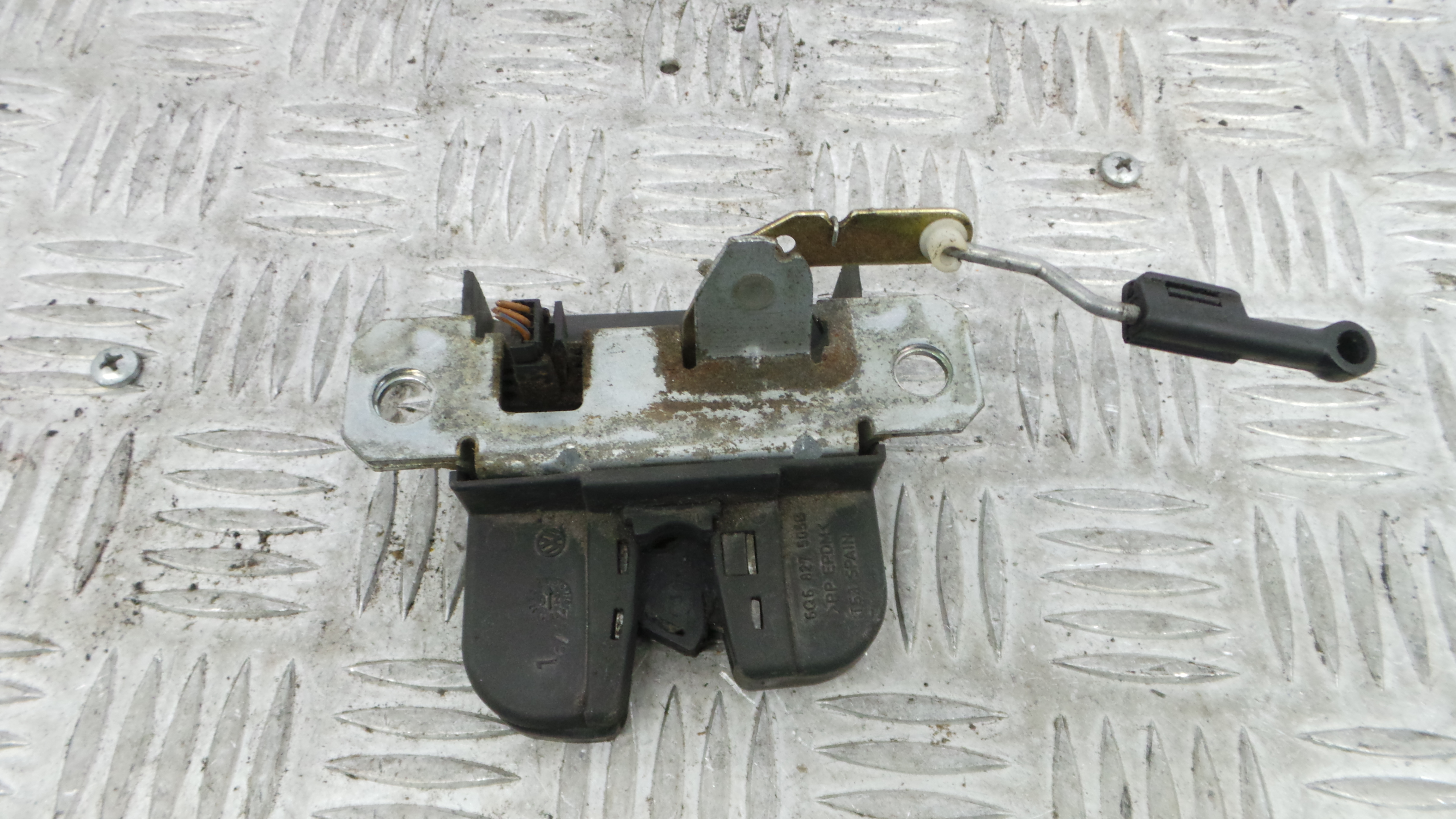 Fecho Mala  6Q6827505B - VW POLO (9N_, 9A_)-36246251