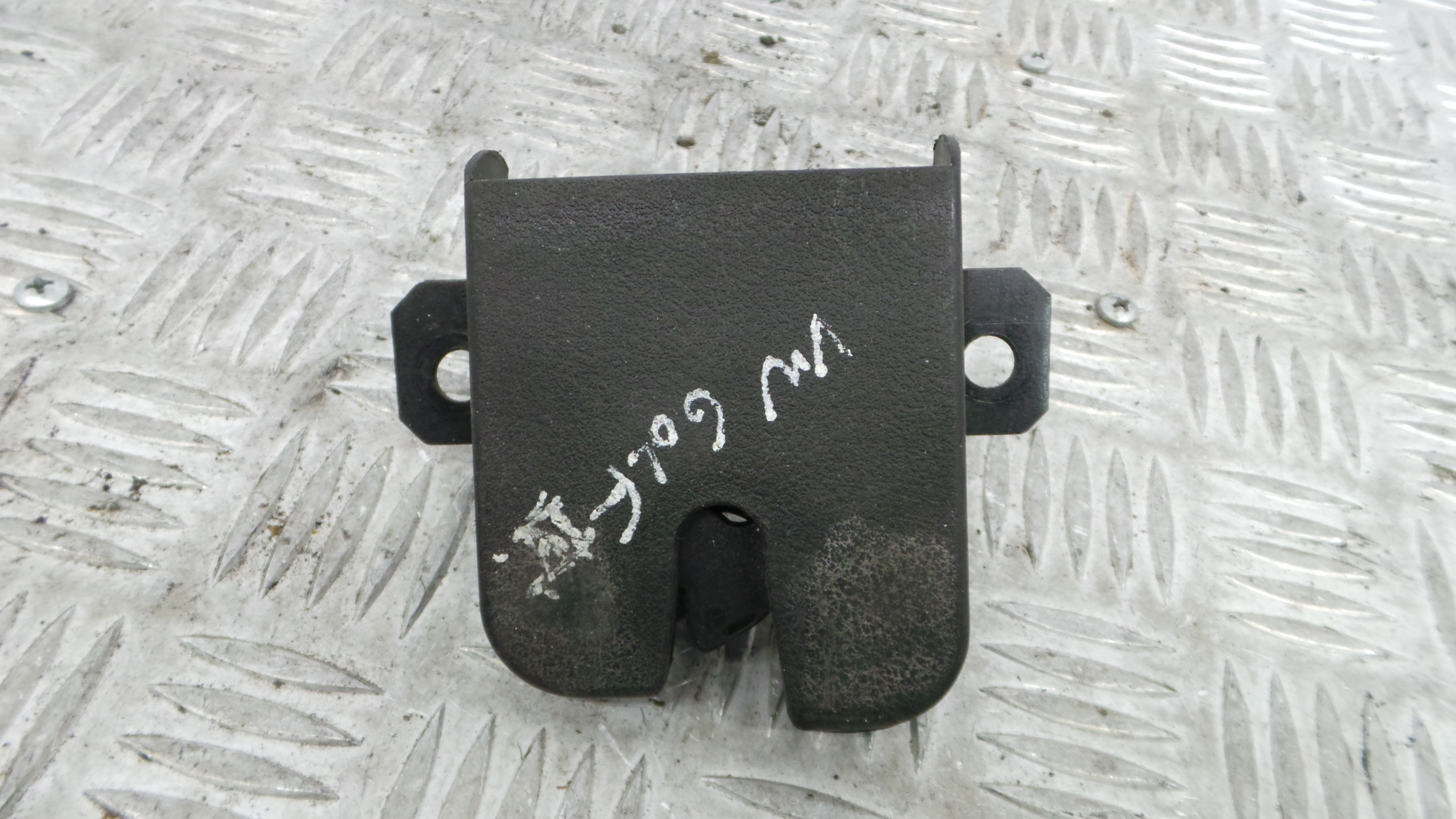 Fecho Mala 1J6827505B - VW GOLF IV (1J1), GOLF Mk IV (1J1)-36246571 Fecho Mala 1J6827505B - VW GOLF IV (1J1), GOLF Mk IV (1J1)-36246571