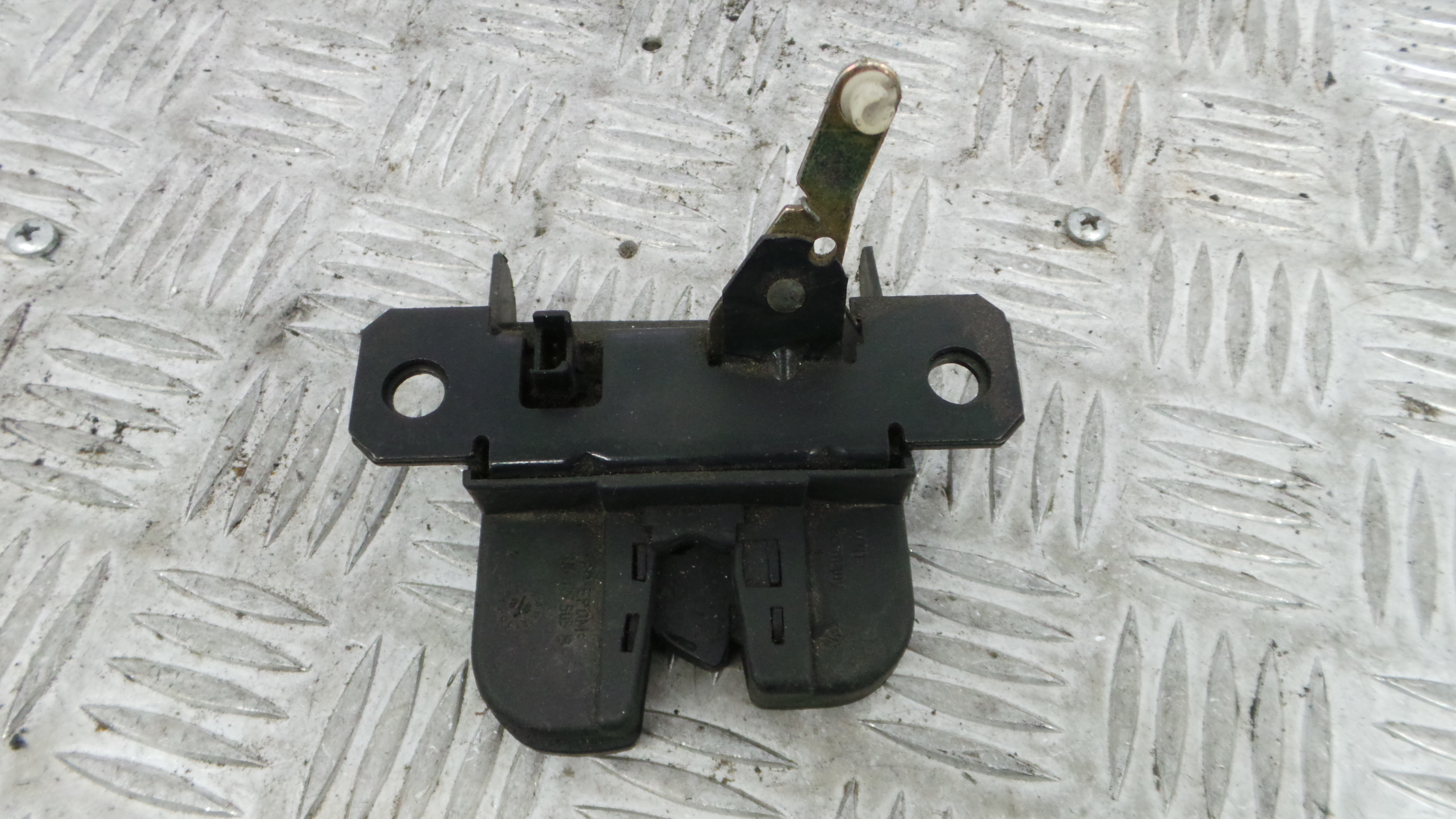 Fecho Mala  1J6827505B - VW GOLF IV (1J1), GOLF Mk IV (1J1)-36246571