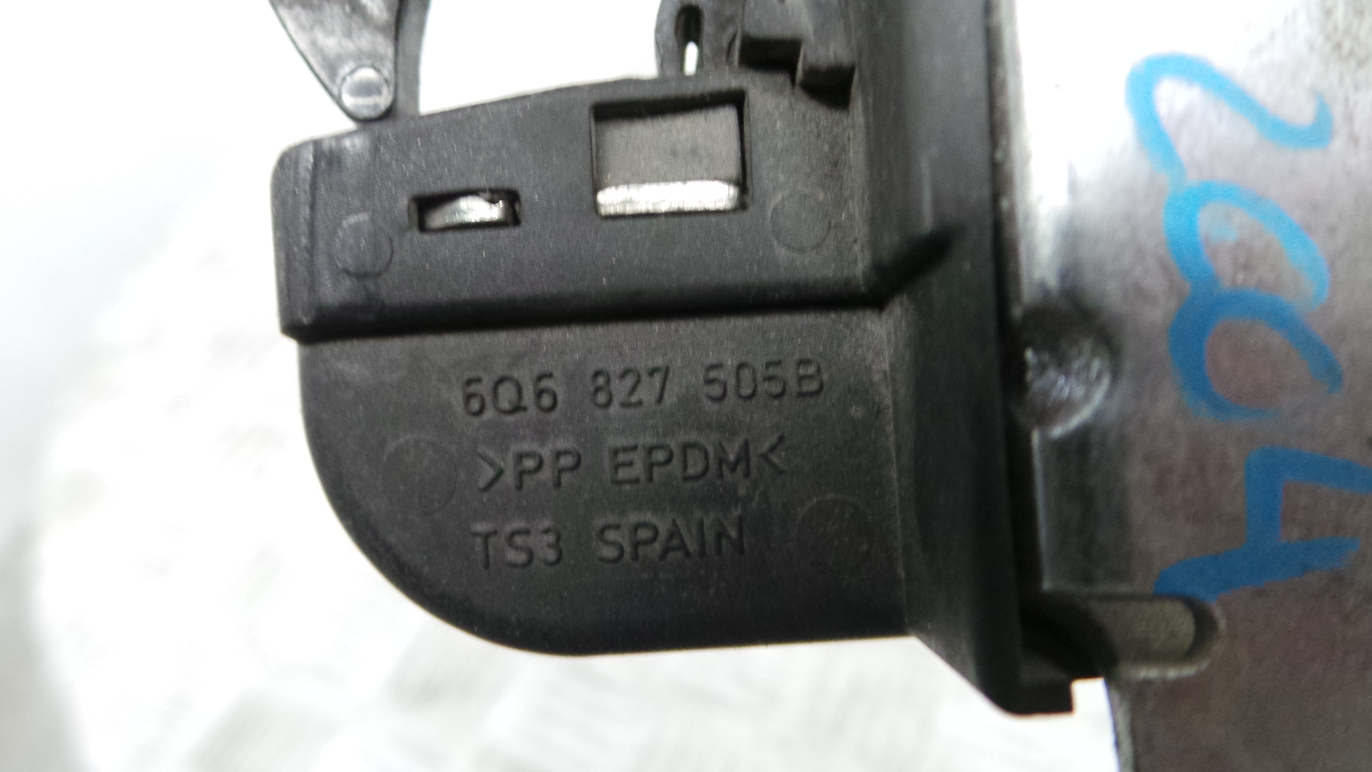 Fecho Mala  6Q6827505B - VW POLO (9N_, 9A_)-36257453