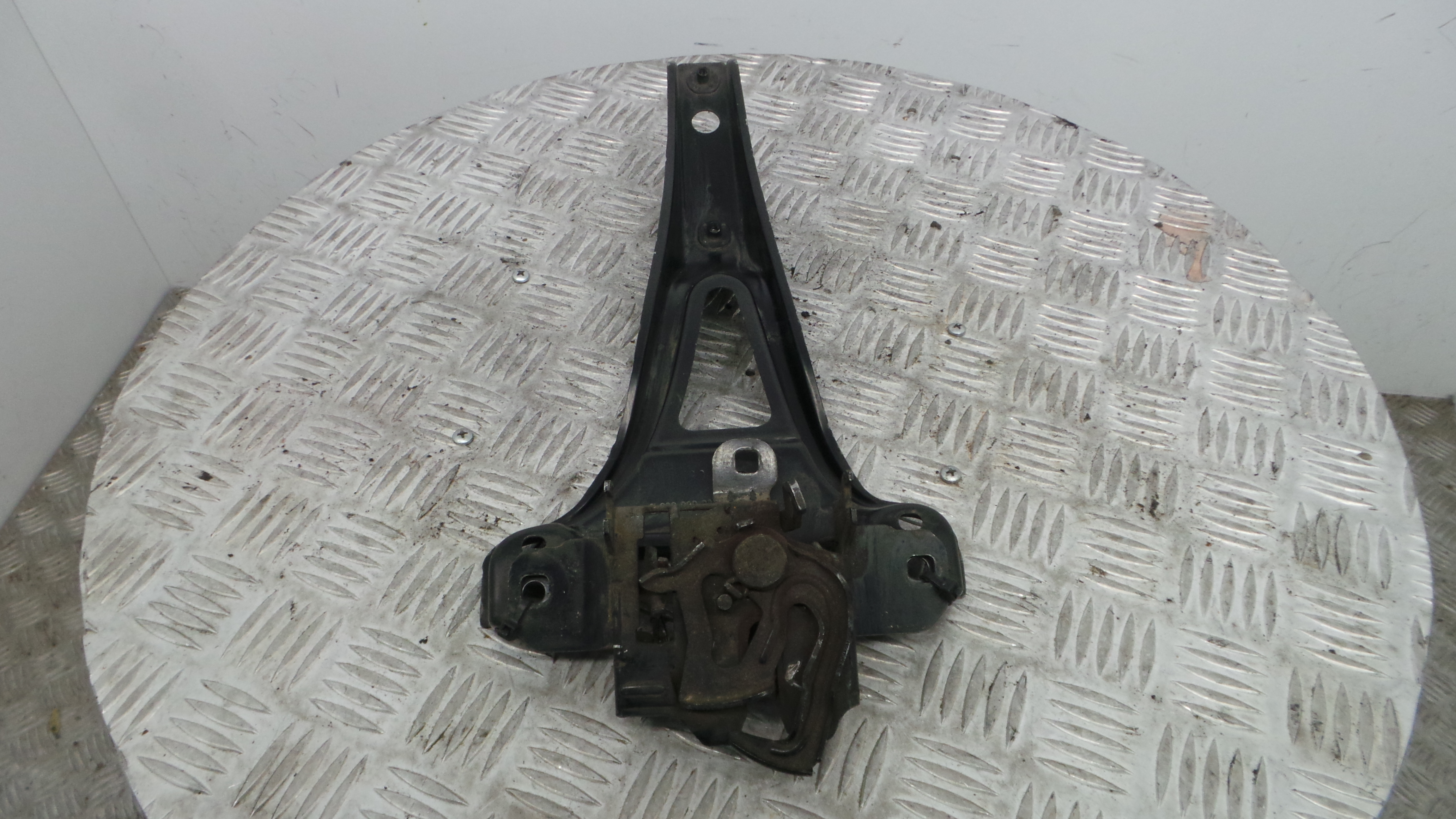 Fecho do Capot 1J0805569B - VW GOLF IV (1J1), GOLF Mk IV (1J1)-36258259