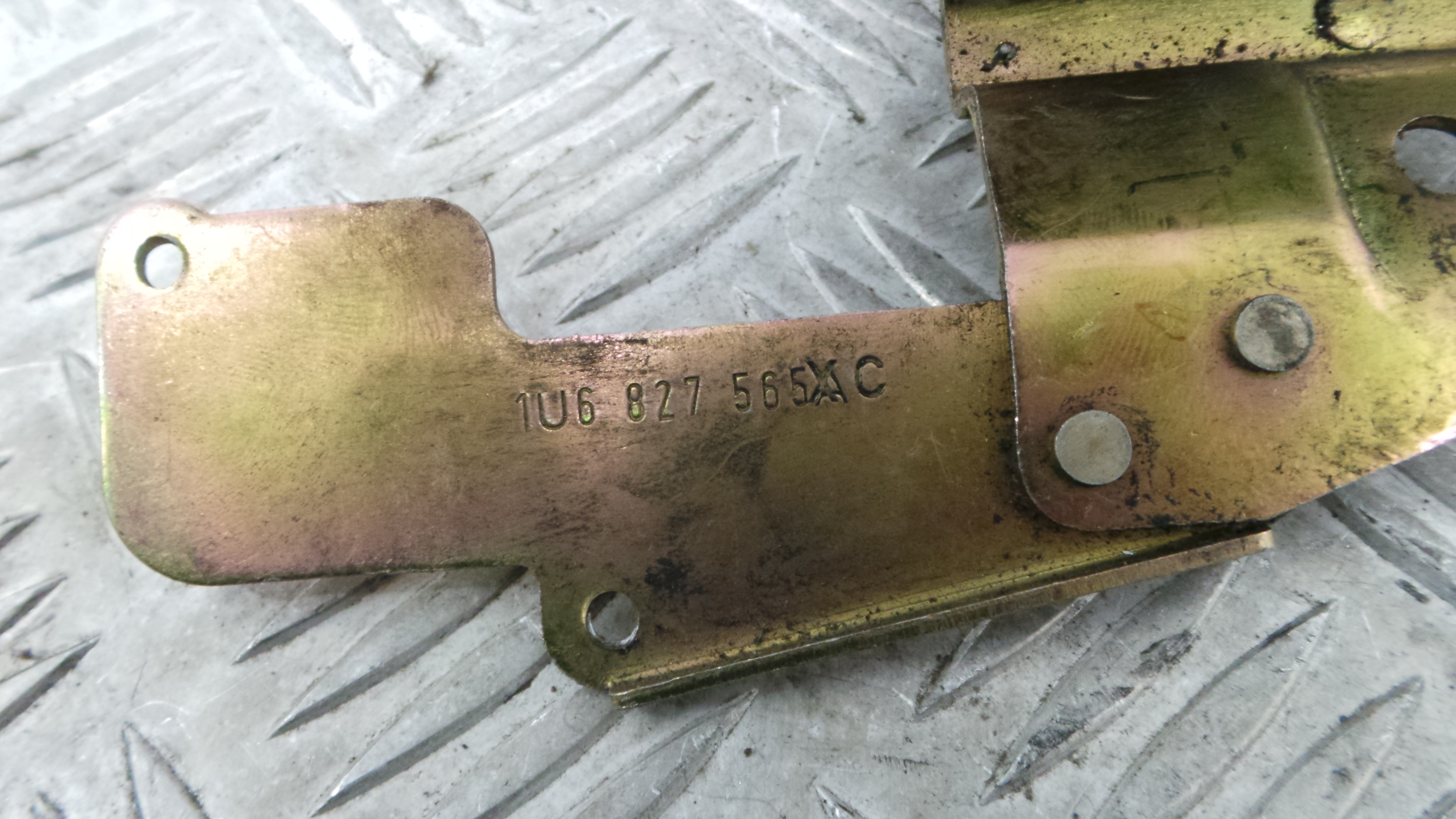 Puxador Exterior da Tampa da Mala 1U6827565B - SKODA OCTAVIA I (1U2)-36259040