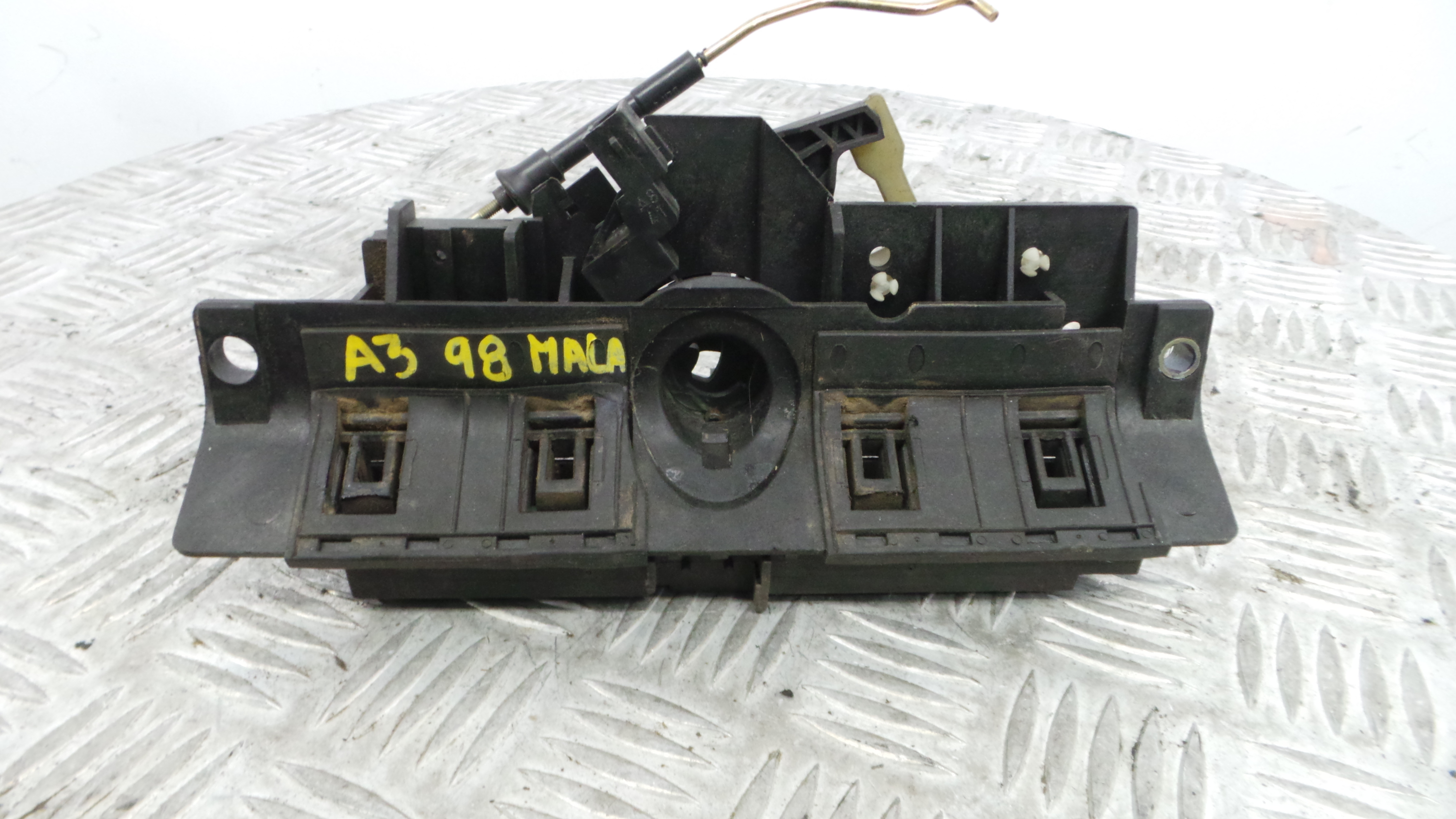Puxador Exterior da Tampa da Mala 8D9827565H - AUDI A3 (8L1)-36259702