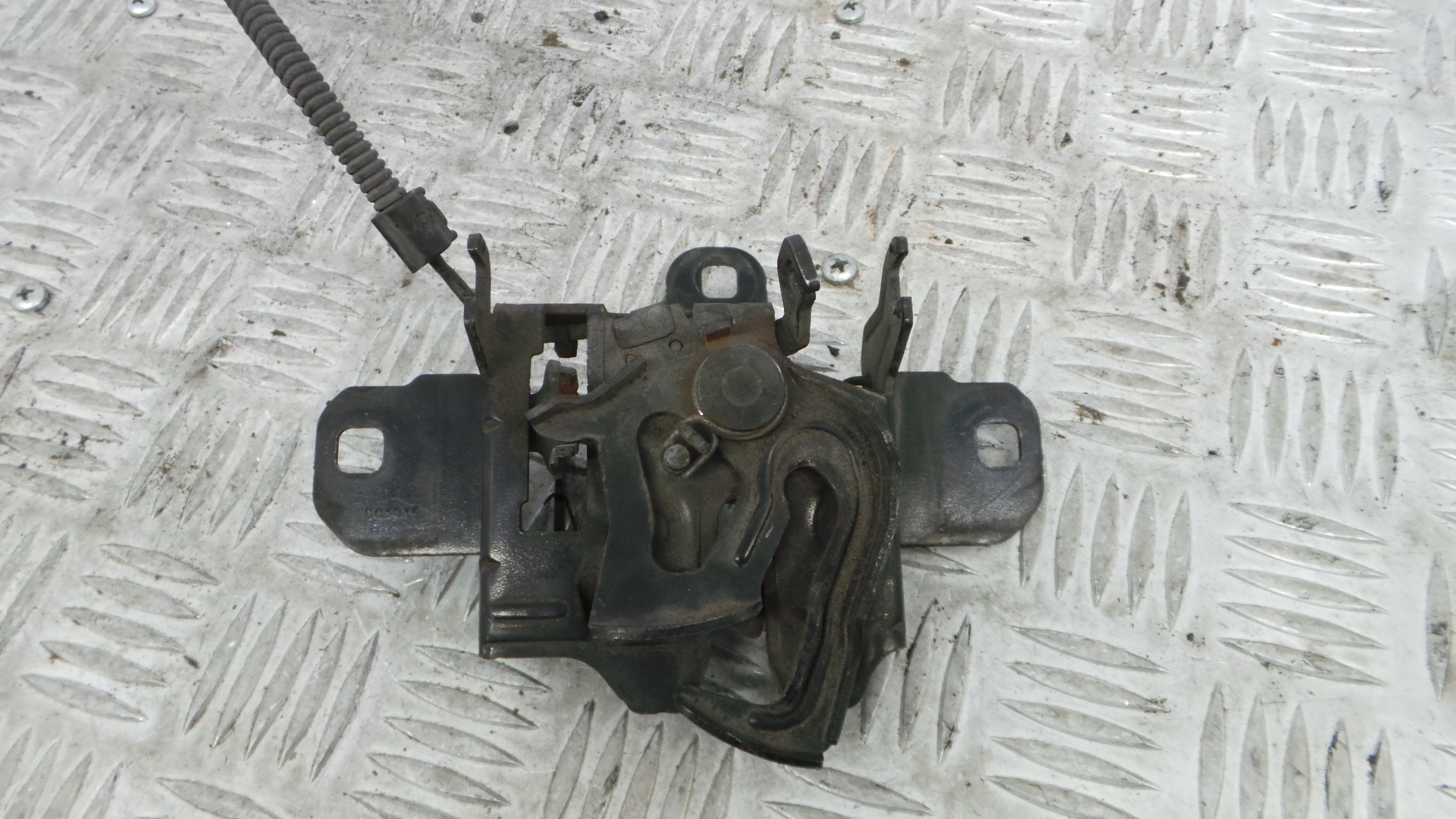 Fecho do Capot 1J0823509C - VW GOLF IV (1J1), GOLF Mk IV (1J1)-36259705