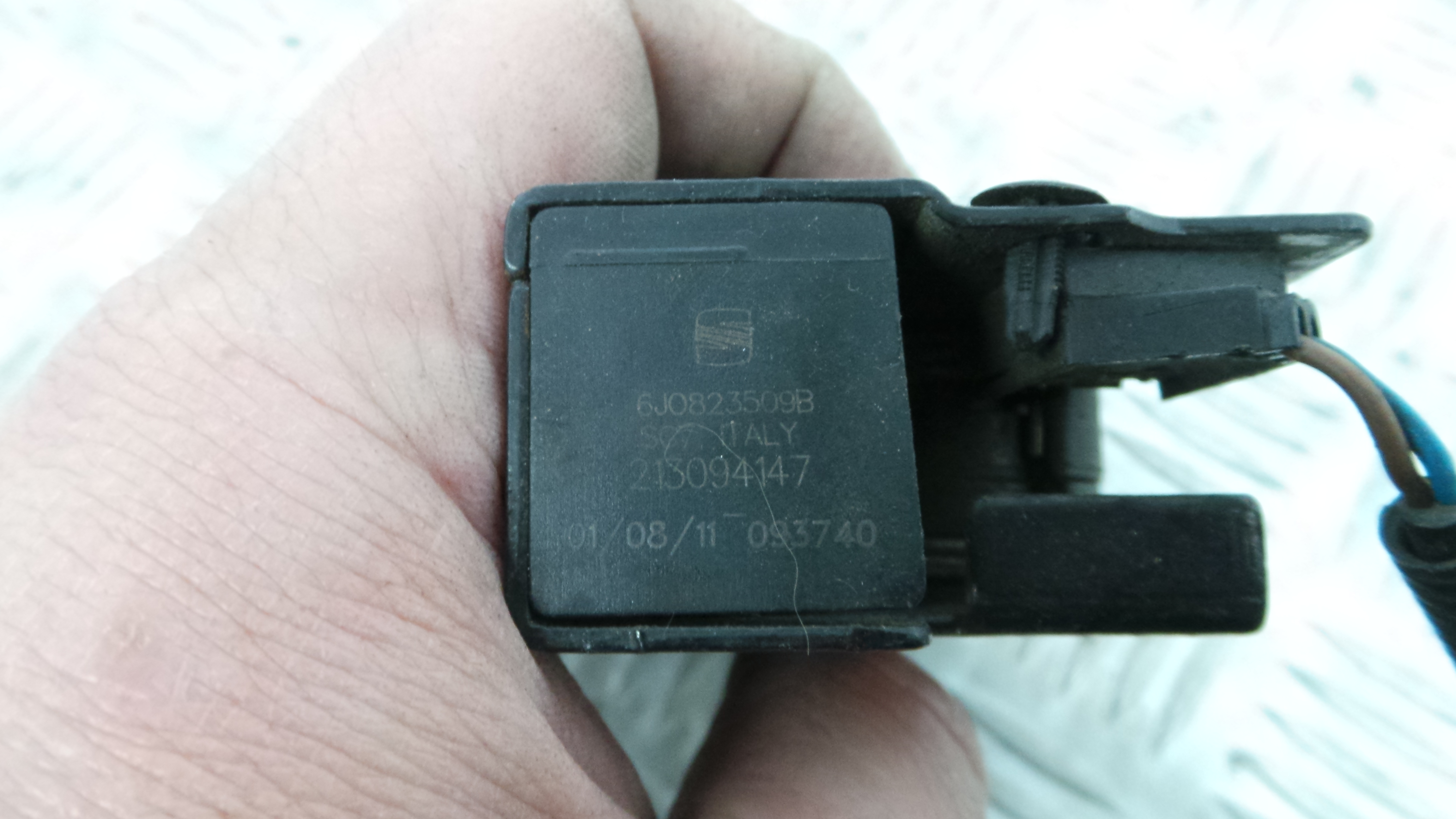 Fecho do Capot 6J0823509B - SEAT IBIZA IV (6J5, 6P1), IBIZA Mk IV (6J5, 6P1)-36259903