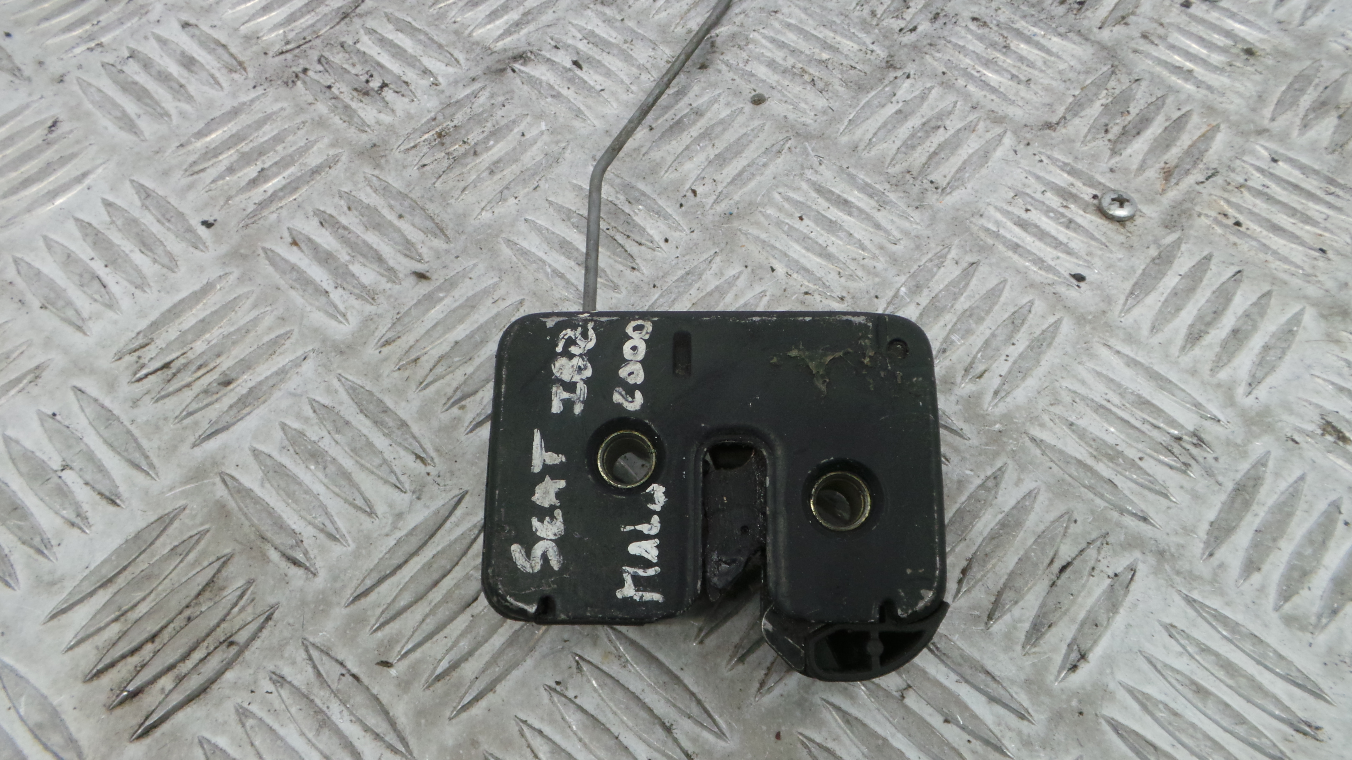 Fecho Mala  6K6827505A - SEAT IBIZA II (6K1), IBIZA Mk II (6K1)-36259906