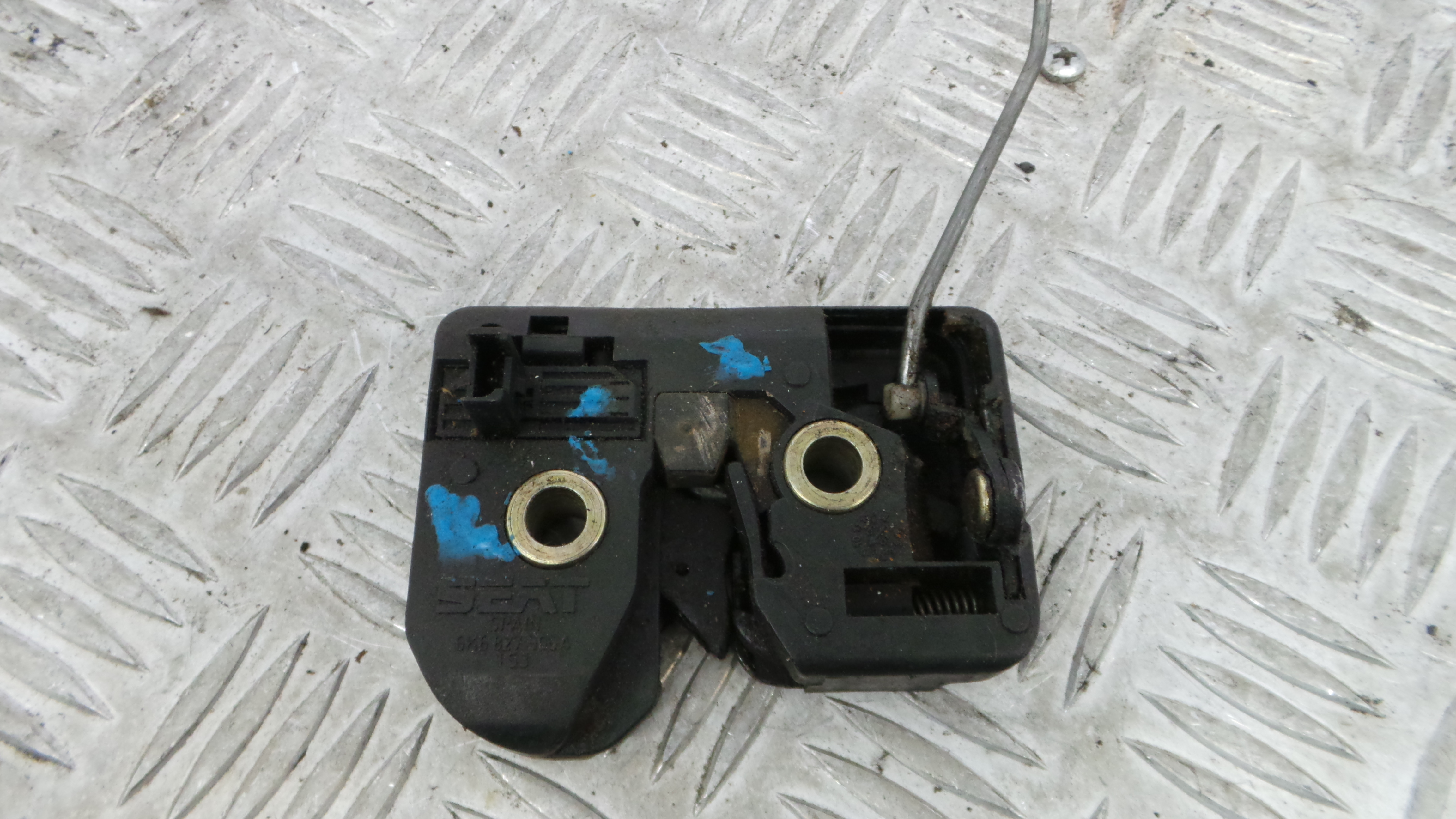 Fecho Mala  6K6827505A - SEAT IBIZA II (6K1), IBIZA Mk II (6K1)-36259906