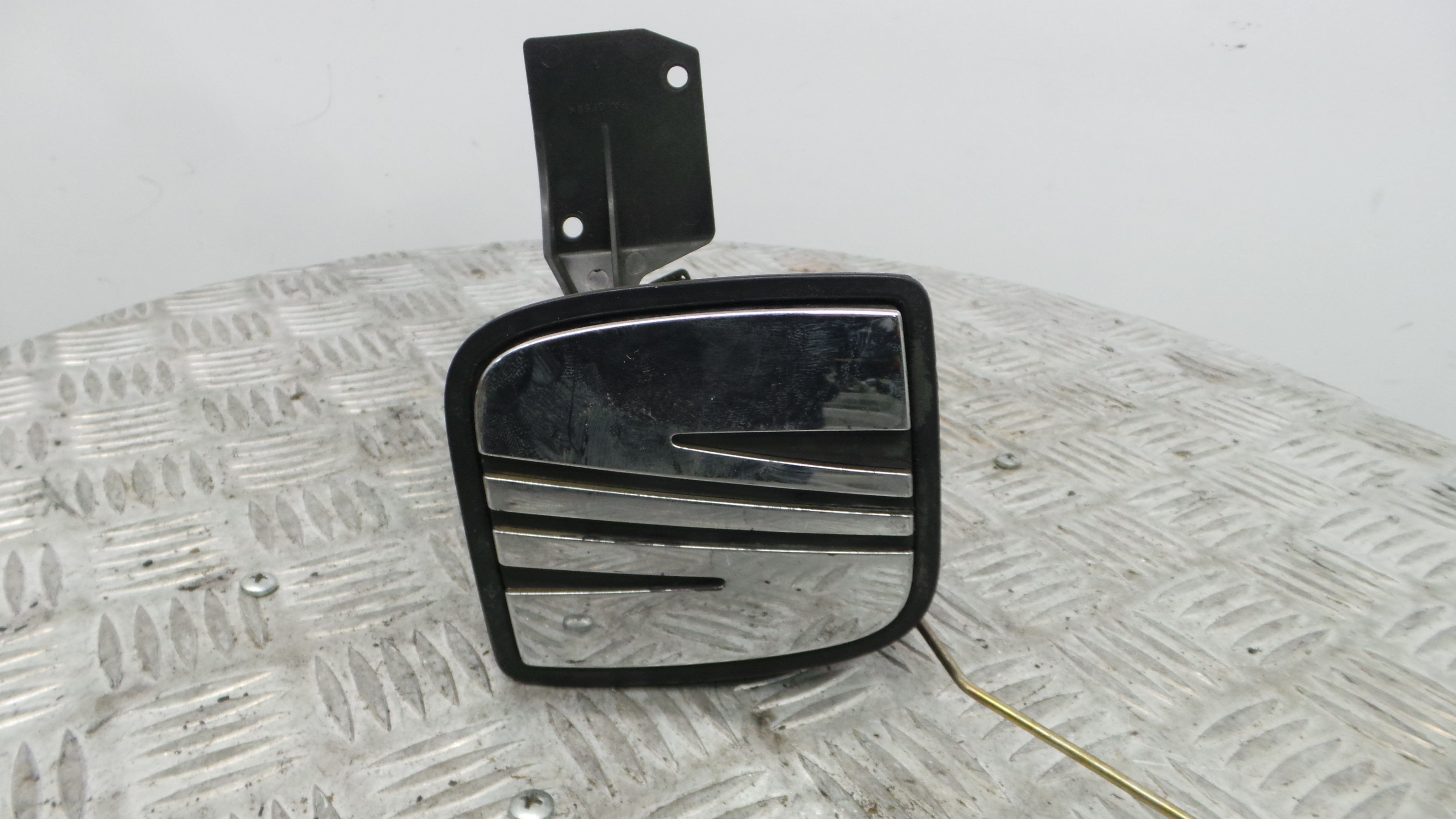 Puxador Exterior da Tampa da Mala 6L6827573F - SEAT IBIZA III (6L1), IBIZA Mk III (6L1)-36262487