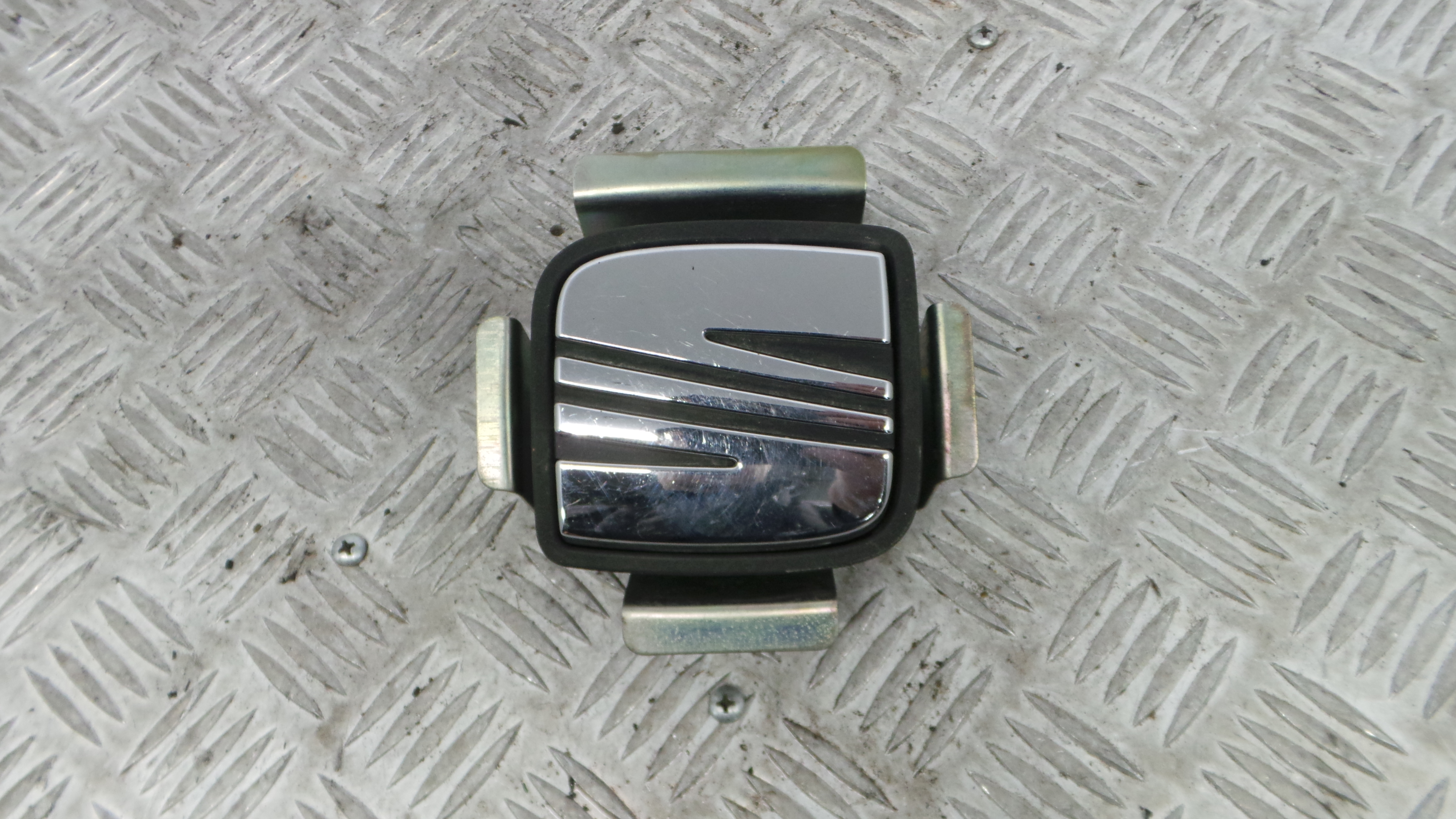 Puxador Exterior da Tampa da Mala 6J4827565D - SEAT IBIZA IV (6J5, 6P1), IBIZA Mk IV (6J5, 6P1)-36262501