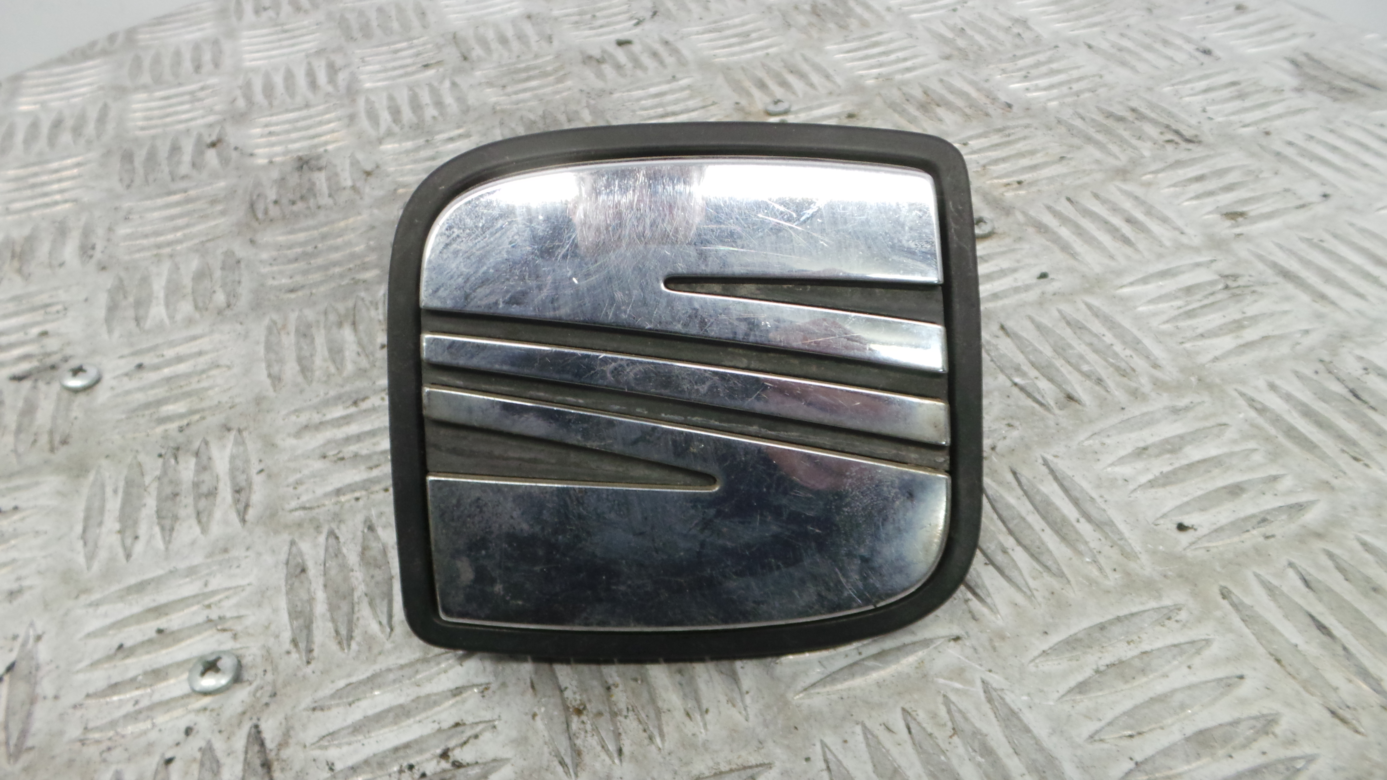 Puxador Exterior da Tampa da Mala 6L6827565B - SEAT IBIZA III (6L1), IBIZA Mk III (6L1)-36262507