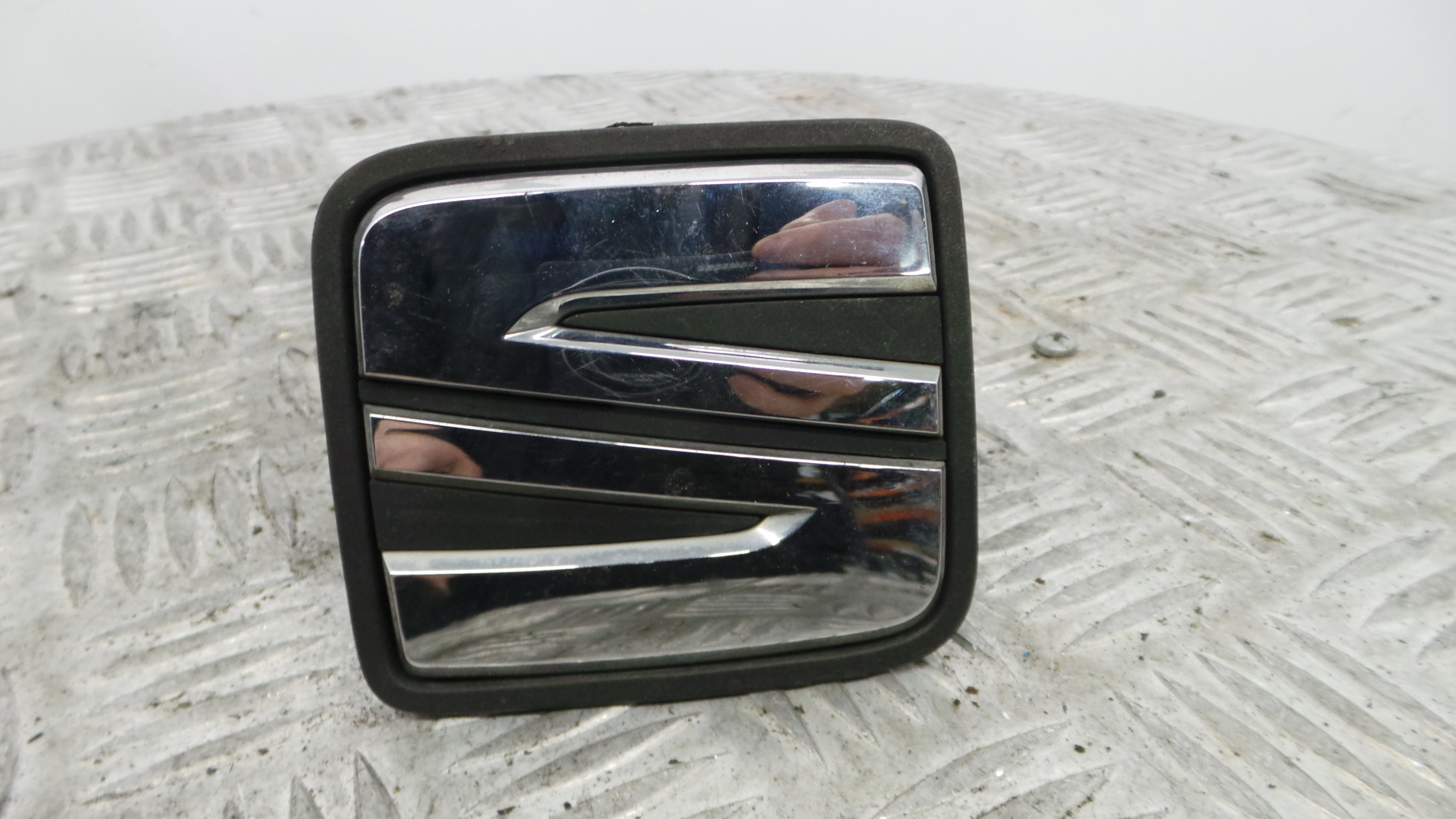 Puxador Exterior da Tampa da Mala 6J0827565 - SEAT IBIZA IV (6J5, 6P1), IBIZA Mk IV (6J5, 6P1)-36262520