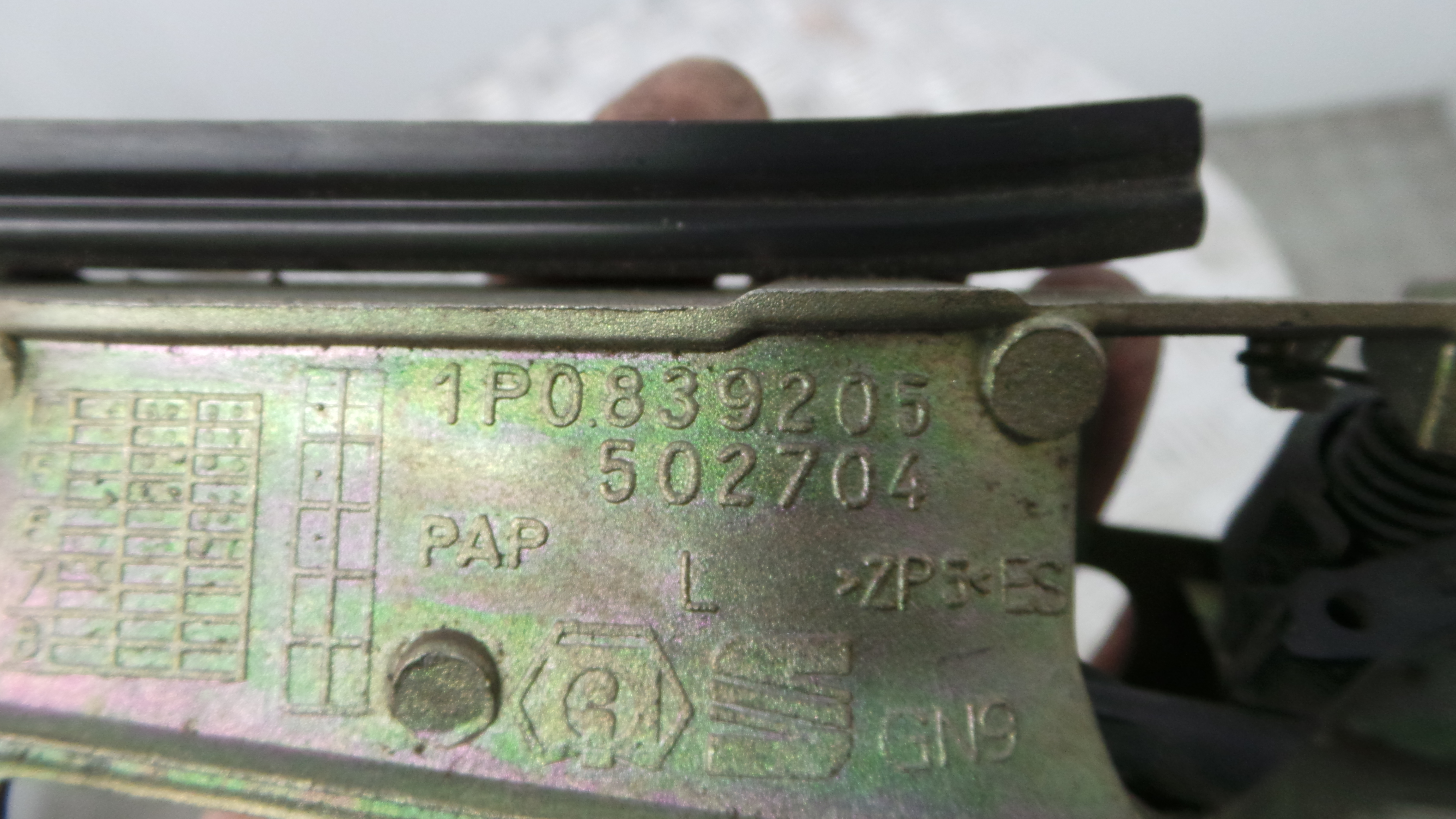 Puxador Exterior Trás esquerdo 1P0839205 - SEAT LEON (1P1)-36262605