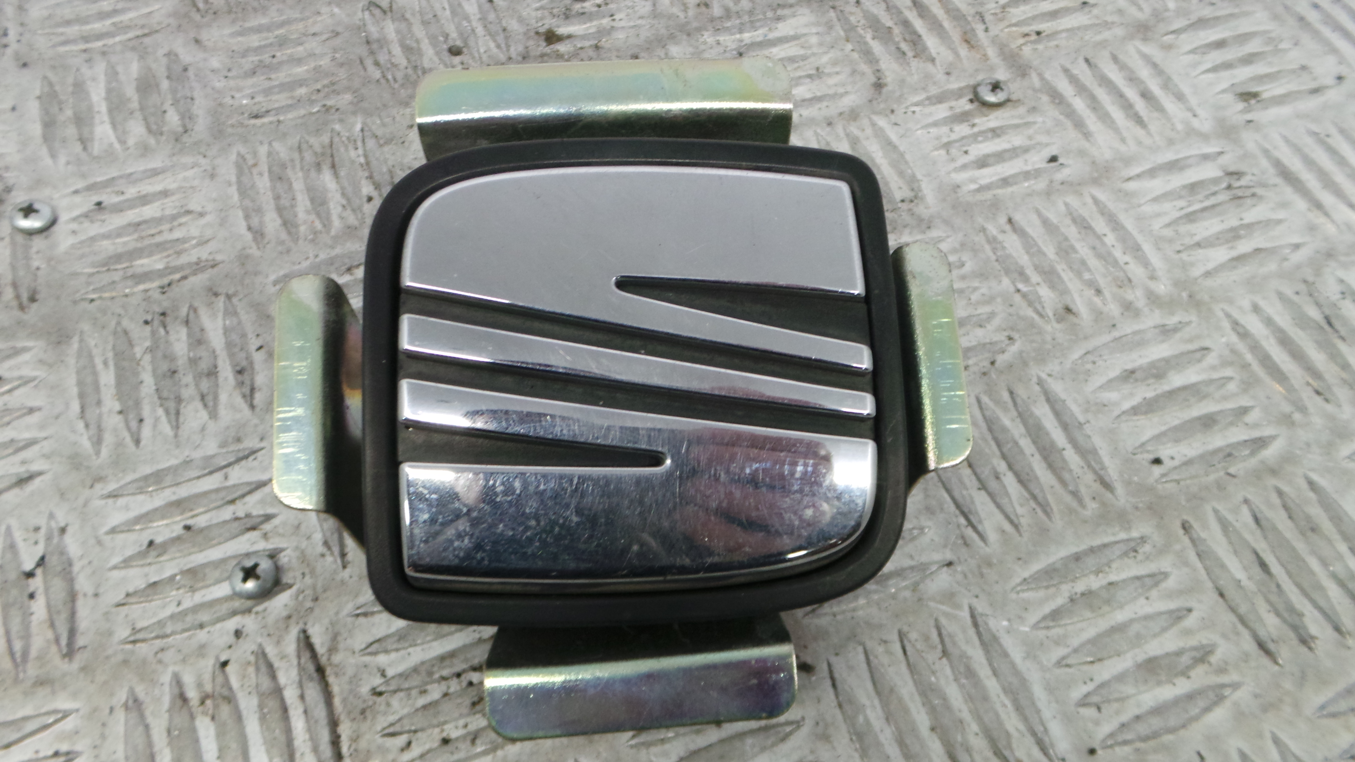 Puxador Exterior da Tampa da Mala 6J4827565D - SEAT IBIZA IV (6J5, 6P1), IBIZA Mk IV (6J5, 6P1)-36269201
