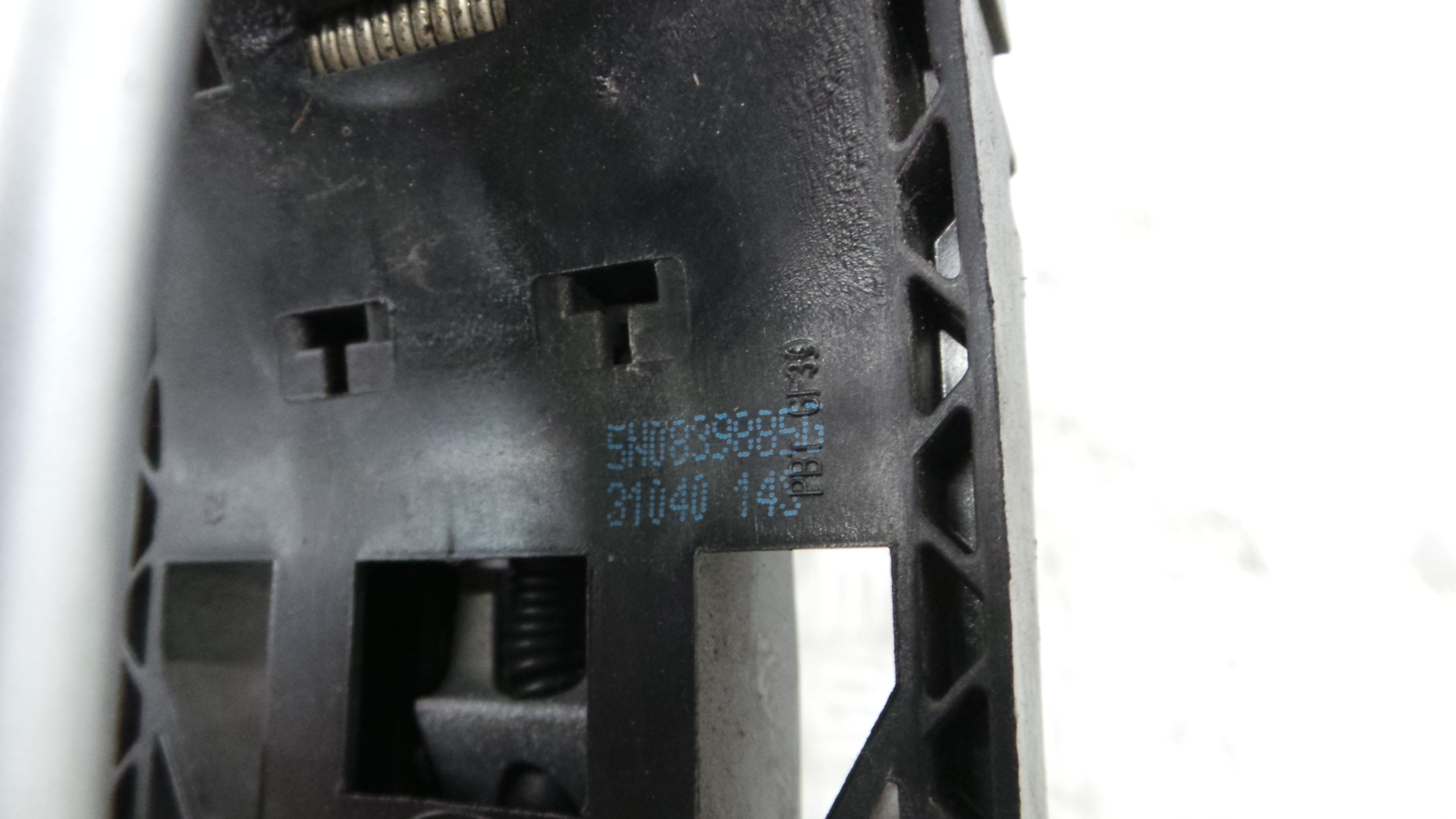 Puxador Exterior Trás Direita   5N0839885G - VW POLO V (6R1, 6C1)-36269212