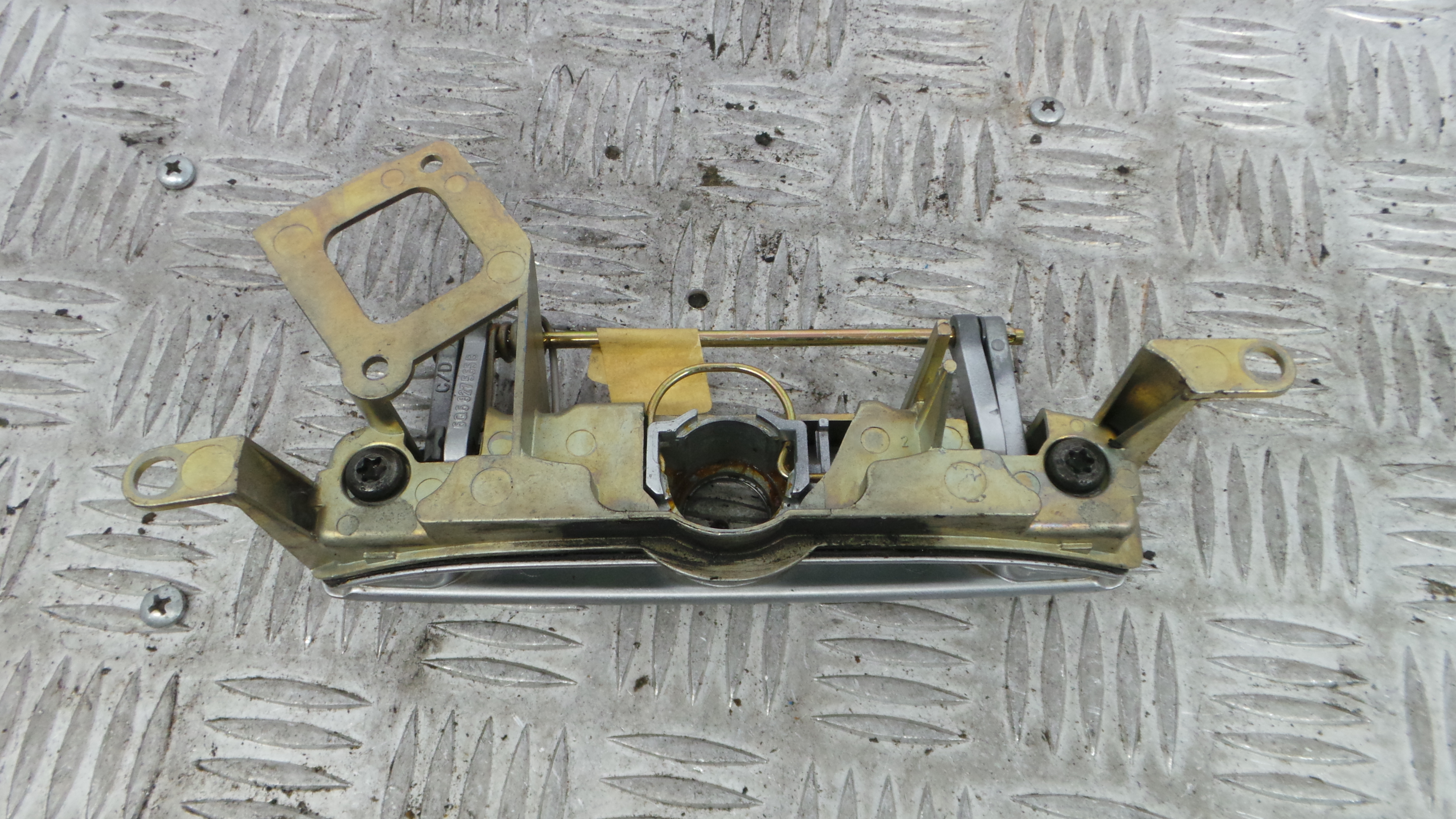 Puxador Exterior da Tampa da Mala 6Q6827565B - VW POLO (9N_, 9A_)-36269225