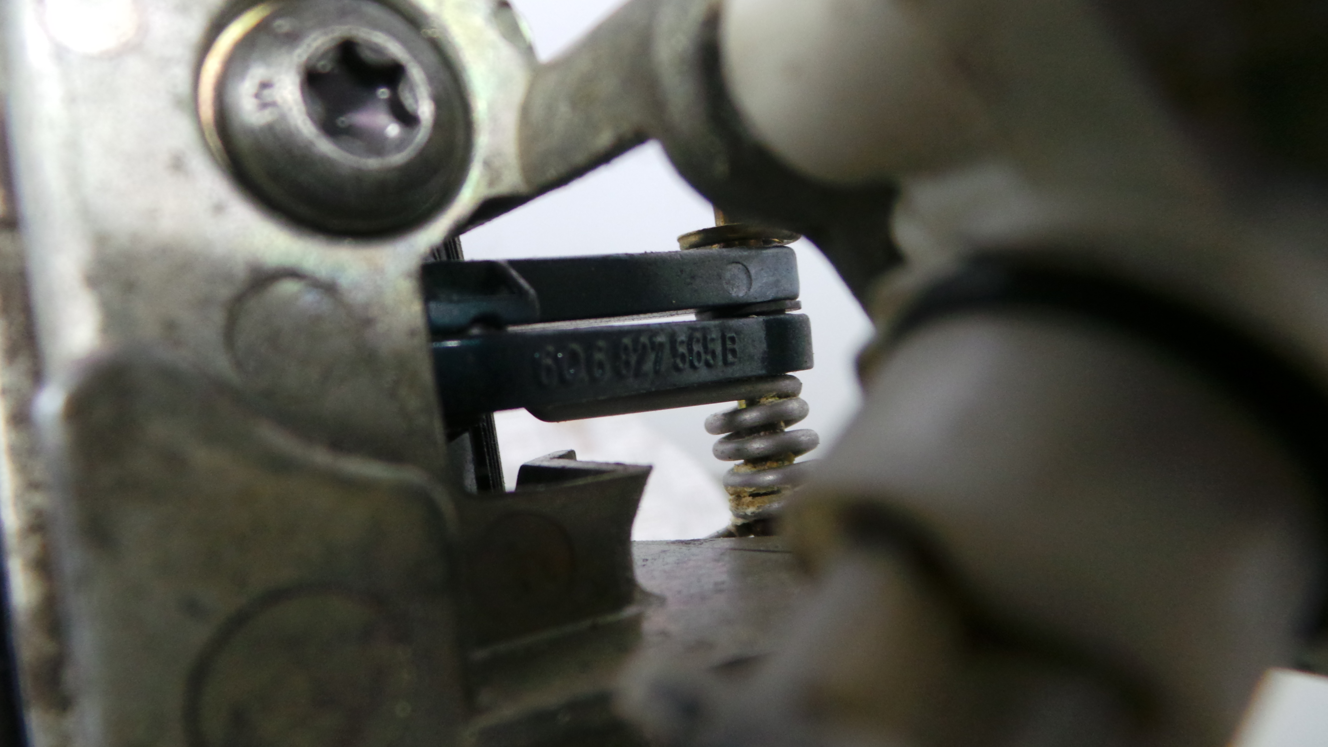 Puxador Exterior da Tampa da Mala 6Q6827565B - VW POLO (9N_, 9A_)-36269228