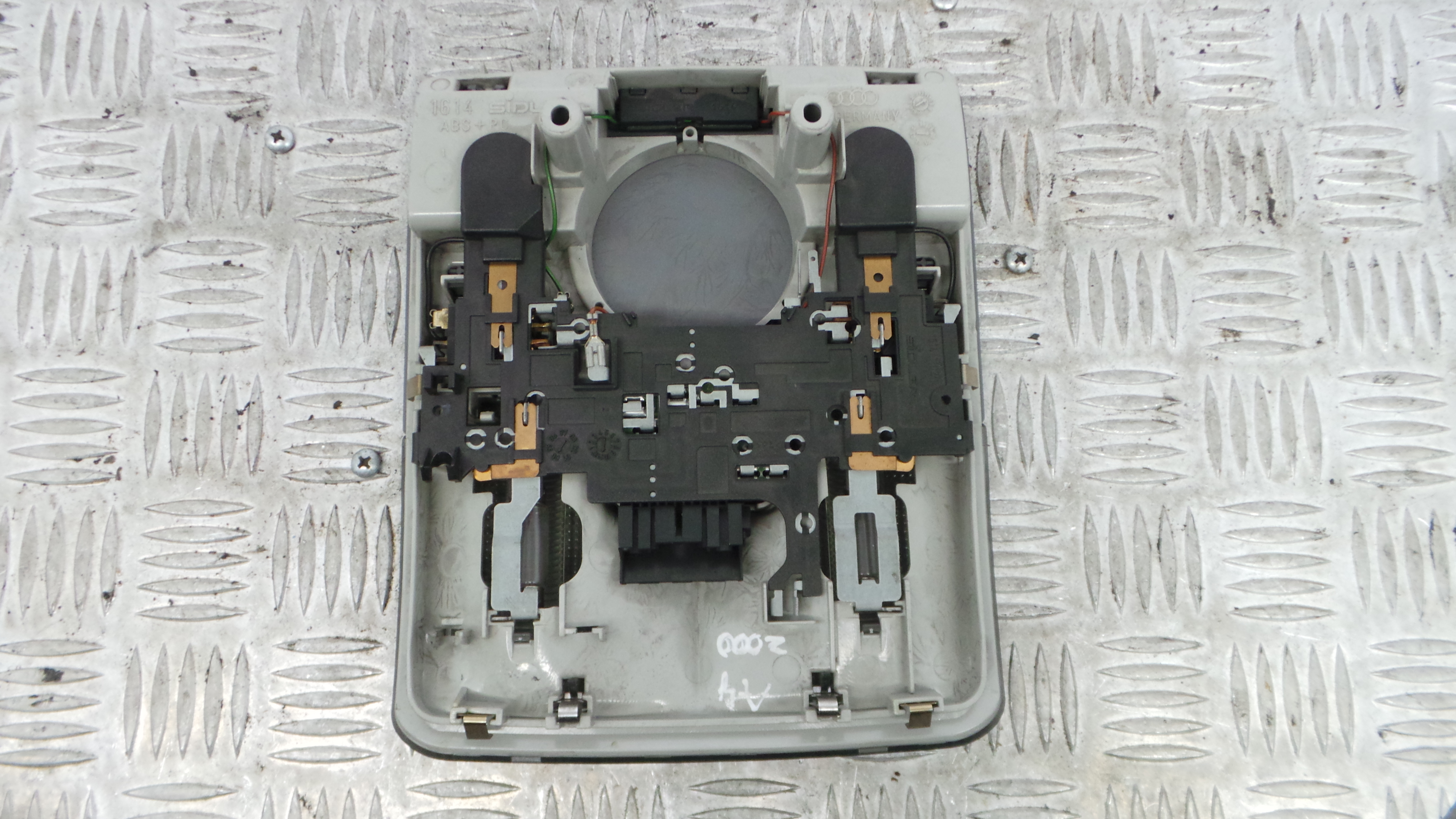 Plafonier Teto 8D0947111N - AUDI A4 B6 (8E2)-36269408