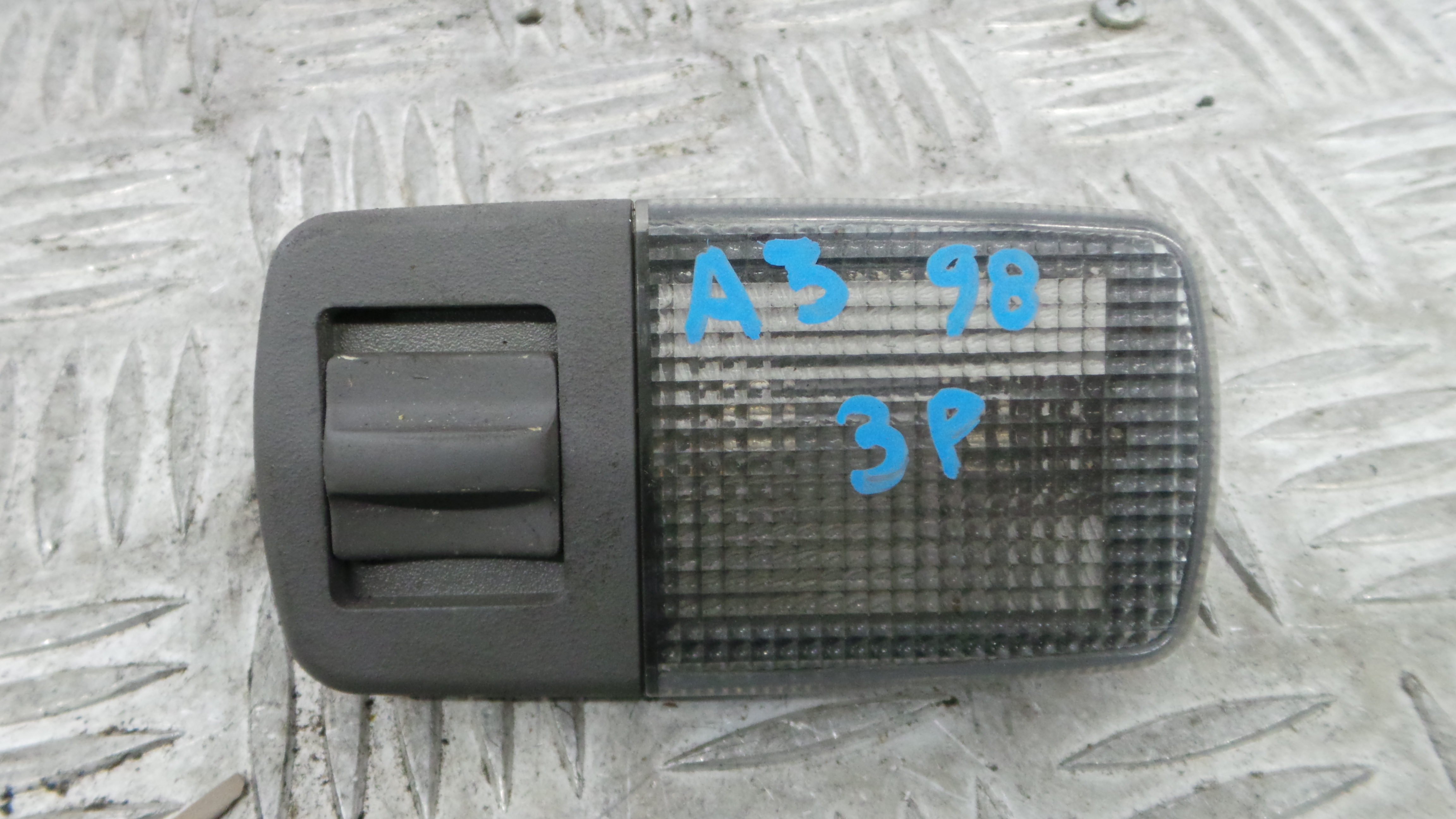 Luz Interior 8L0947105B - AUDI A3 (8L1)-36269551