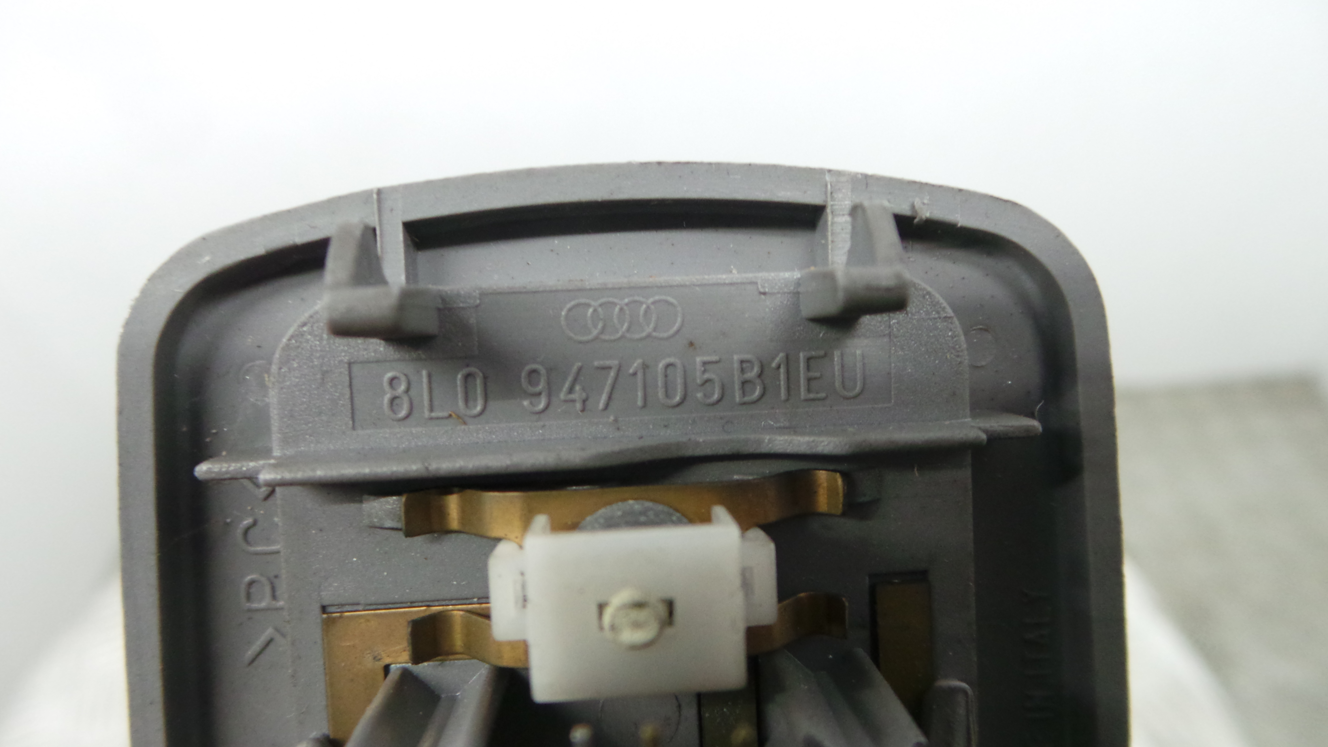 Luz Interior 8L0947105B - AUDI A3 (8L1)-36269551