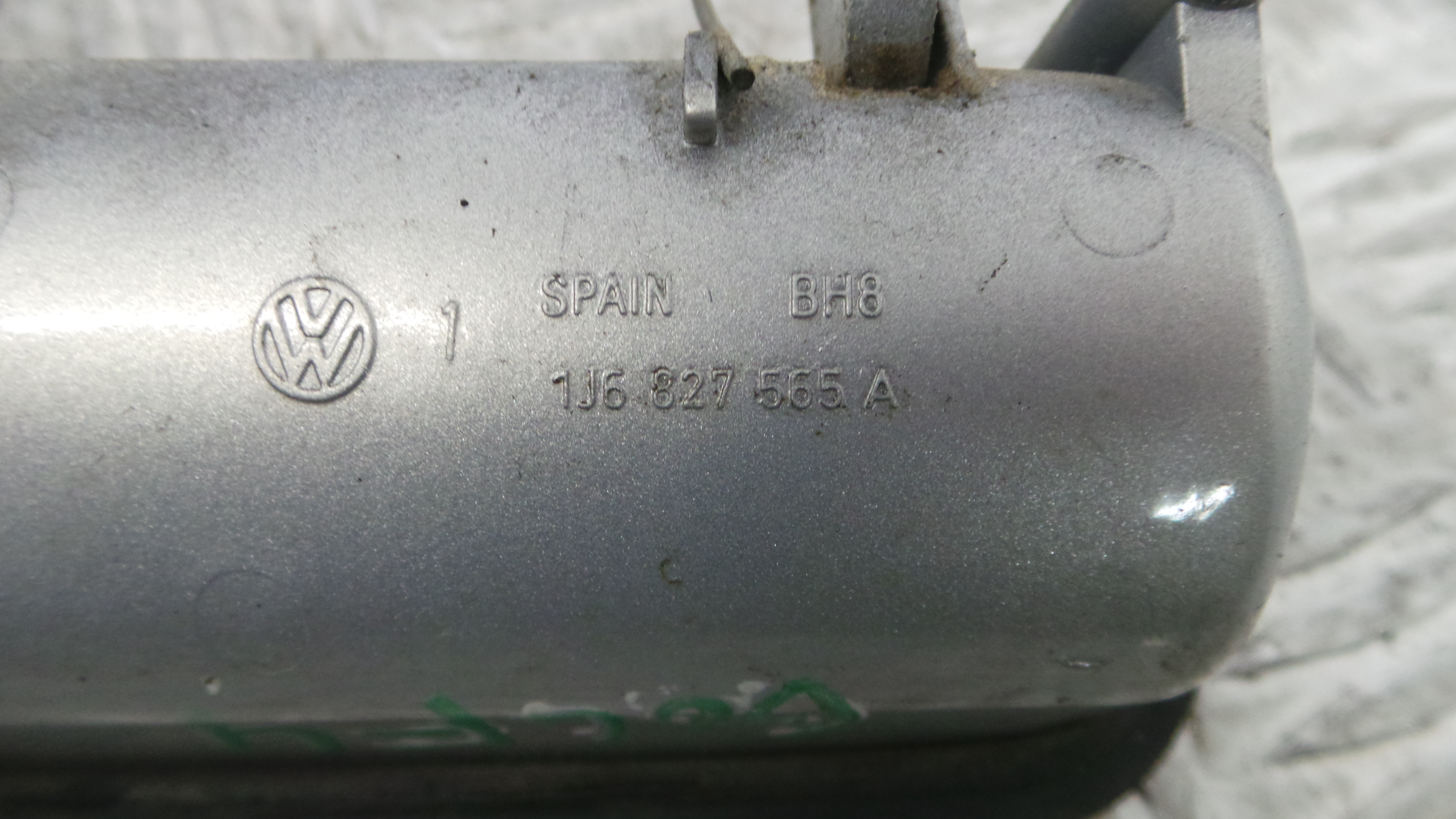 Puxador Exterior da Tampa da Mala 1J6827565A - VW GOLF IV (1J1), GOLF Mk IV (1J1)-36271015